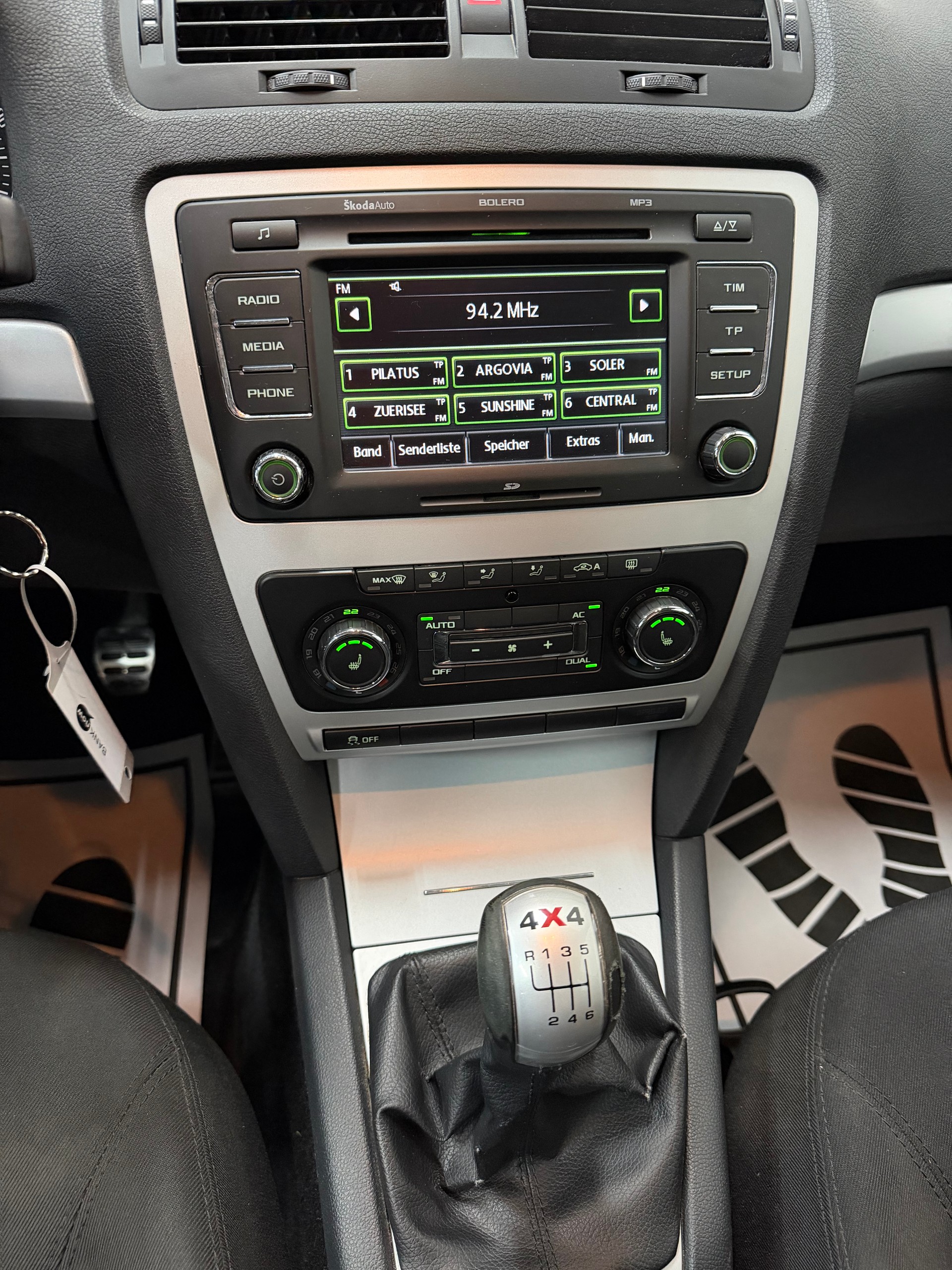 SKODA Octavia Combi 1.8 TSI Scout 4x4 //NEU AB MFK!-image-12