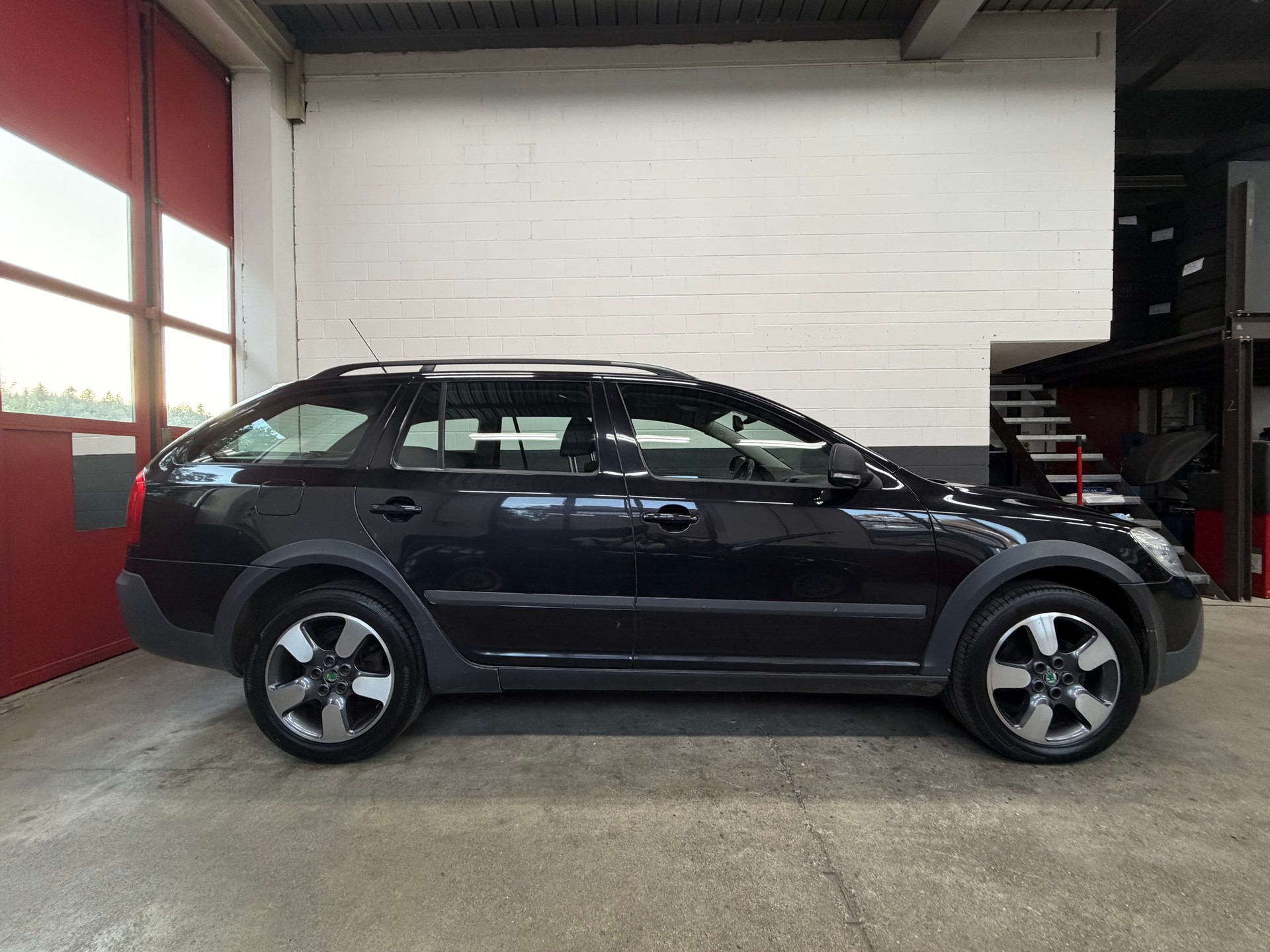 SKODA Octavia Combi 1.8 TSI Scout 4x4 //NEU AB MFK!-image-4