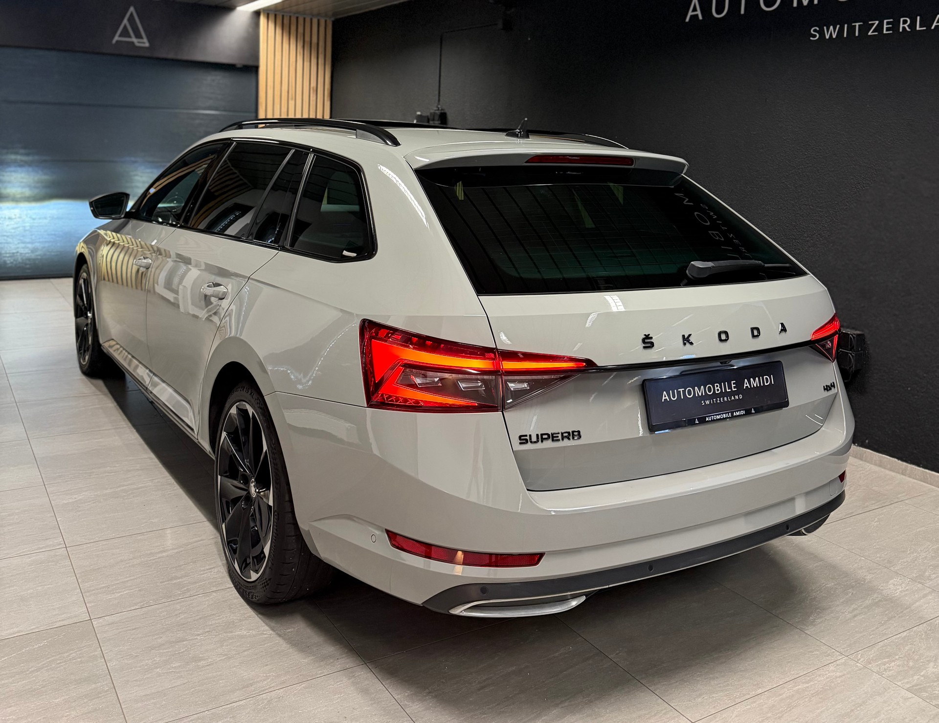 SKODA Superb Combi 2.0 TDi SportLine 4x4 DSG-showroom-element-2