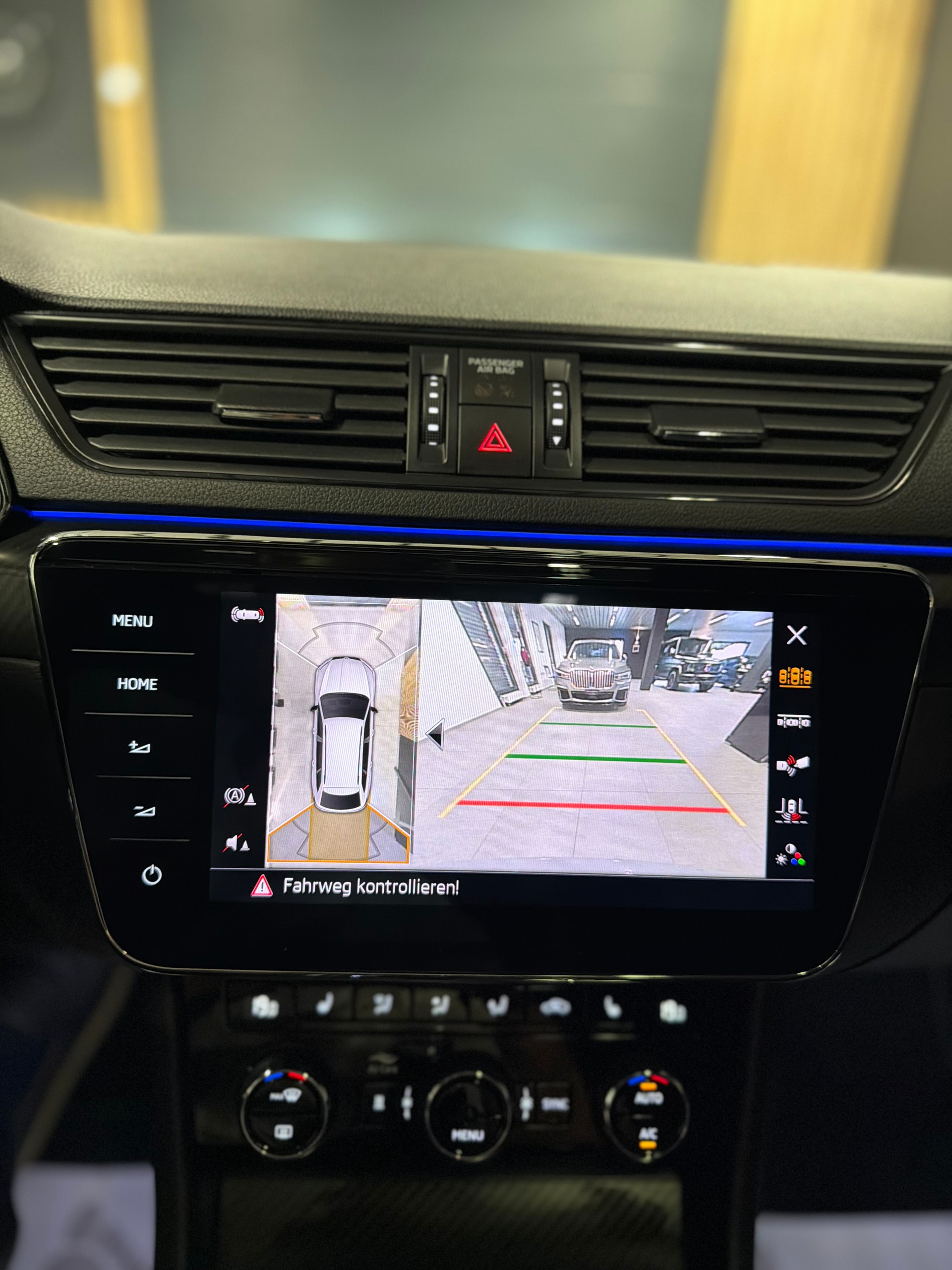 SKODA Superb Combi 2.0 TDi SportLine 4x4 DSG-image-19