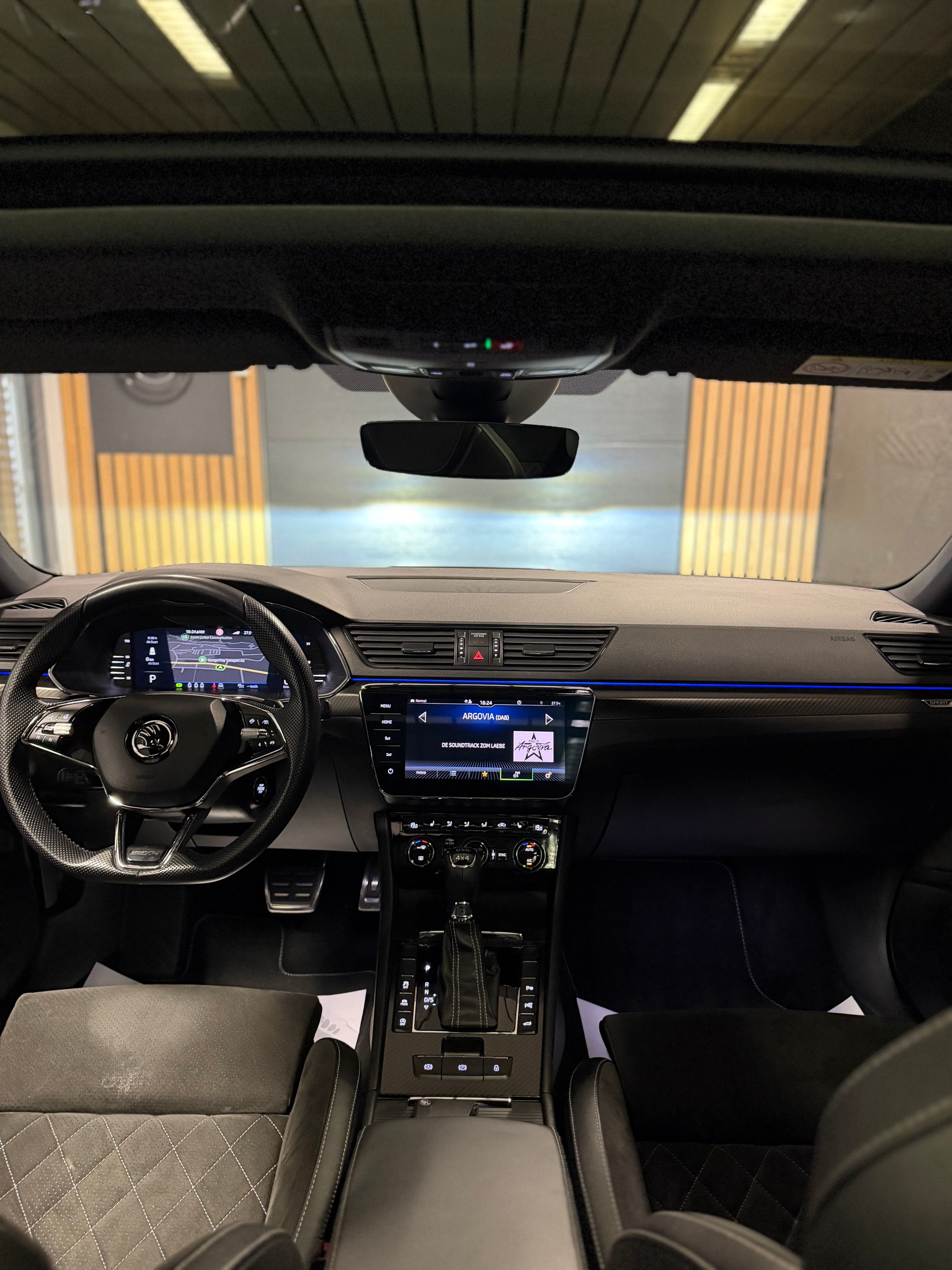SKODA Superb Combi 2.0 TDi SportLine 4x4 DSG-image-8