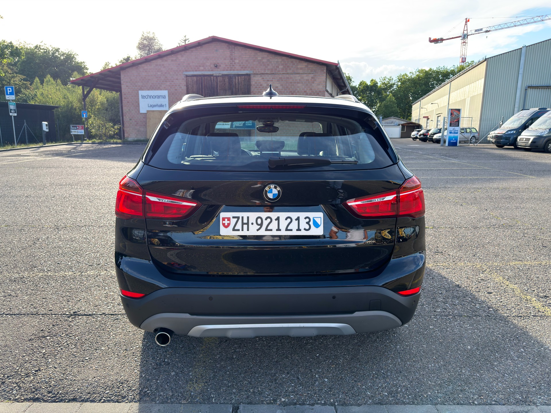 BMW 18i sDrive-image-2