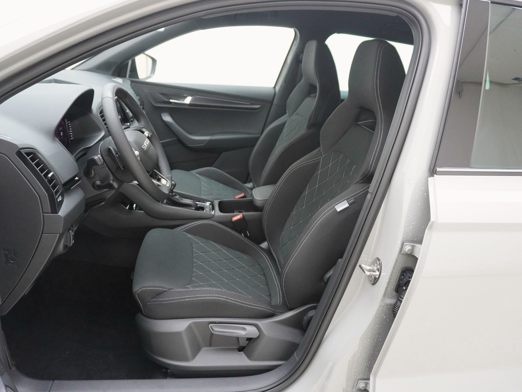 SKODA Karoq 1.5 TSI SportLine DSG-image-12