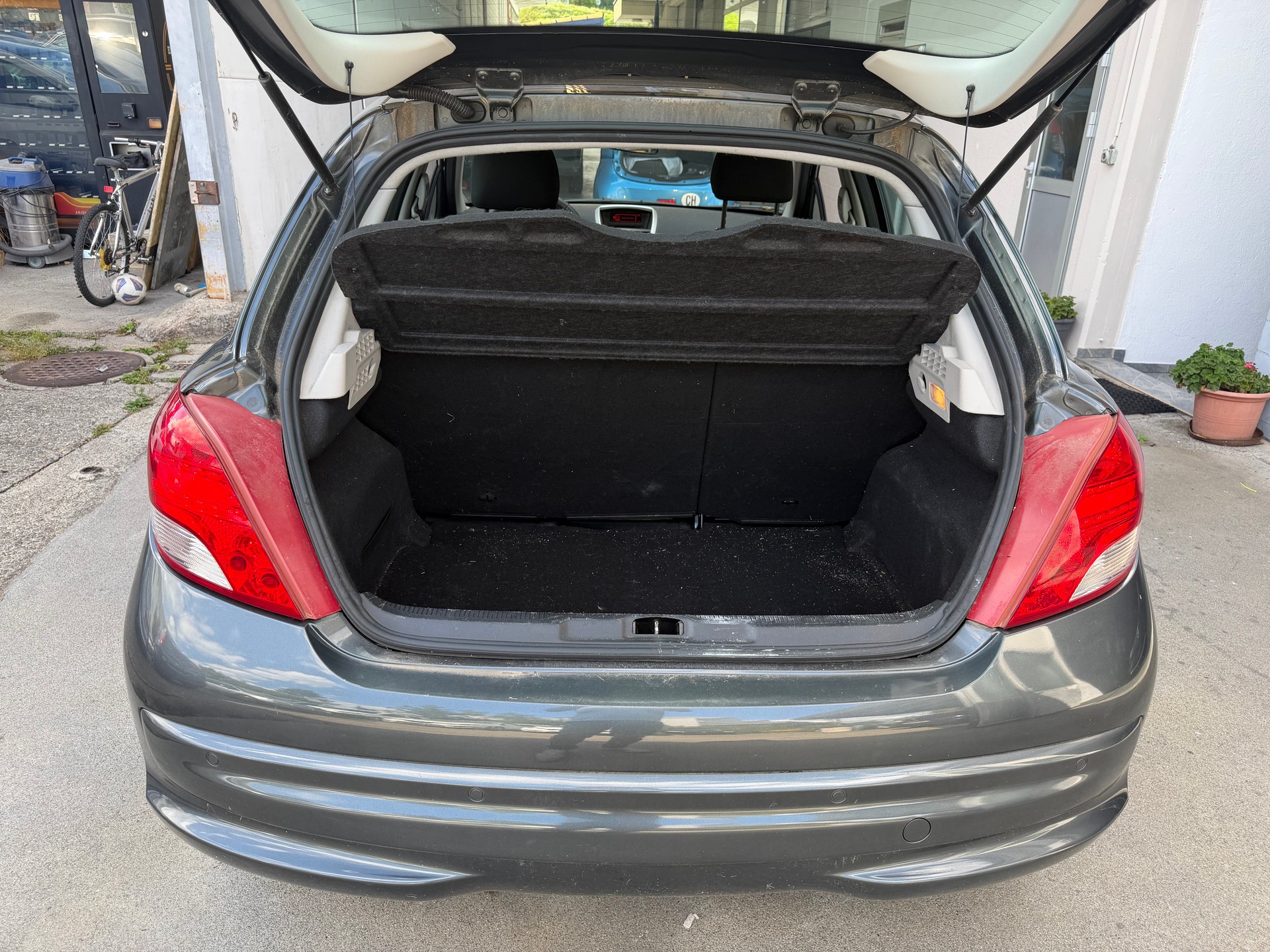 PEUGEOT 207 1.4 16V Trendy Clim-image-8