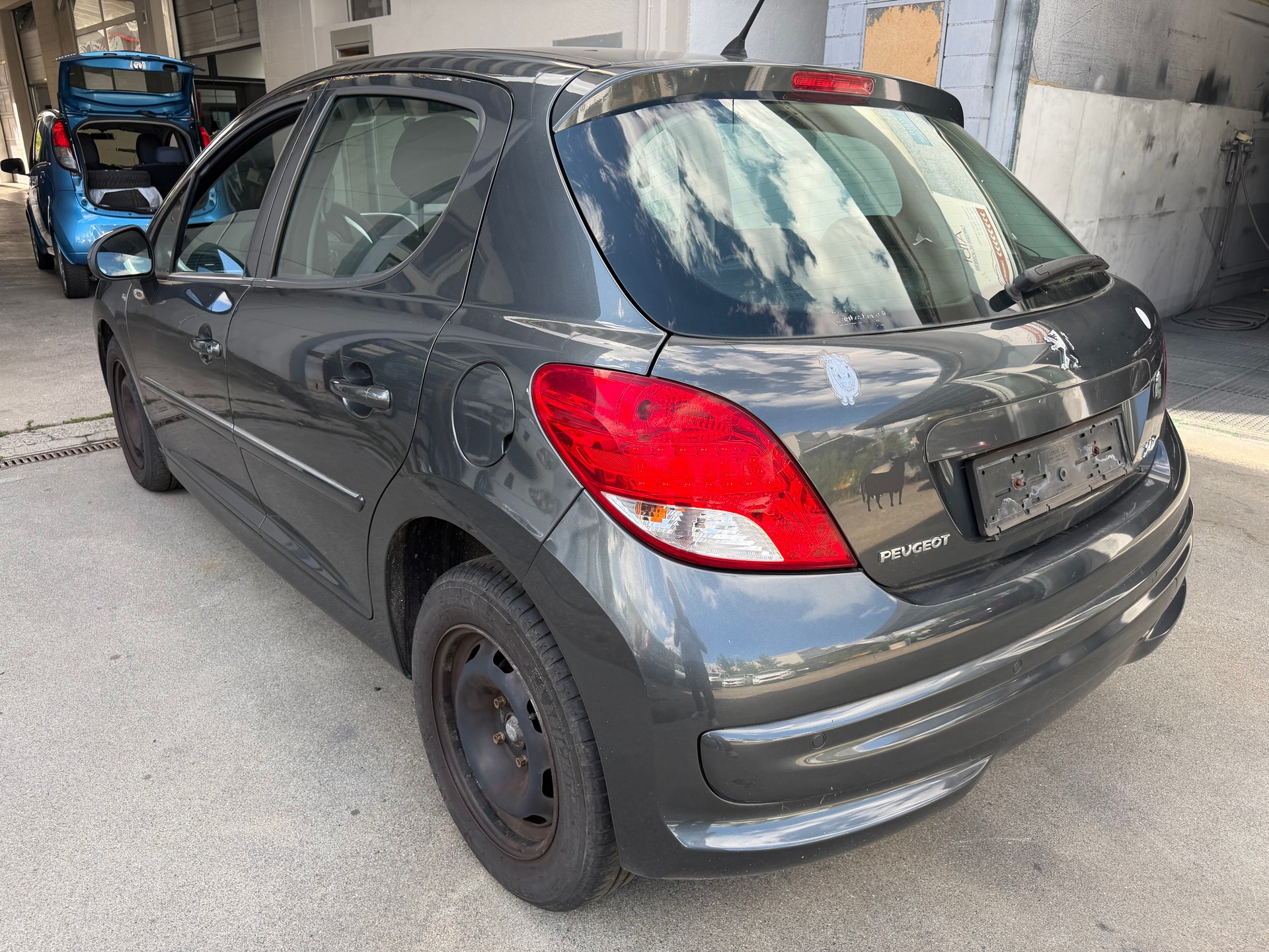 PEUGEOT 207 1.4 16V Trendy Clim-image-2