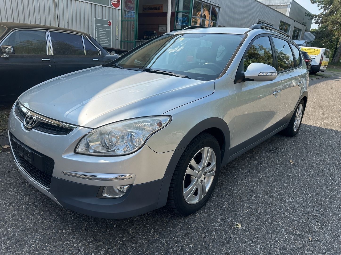 HYUNDAI i30 Wagon 2.0 CRDi Premium-image-2