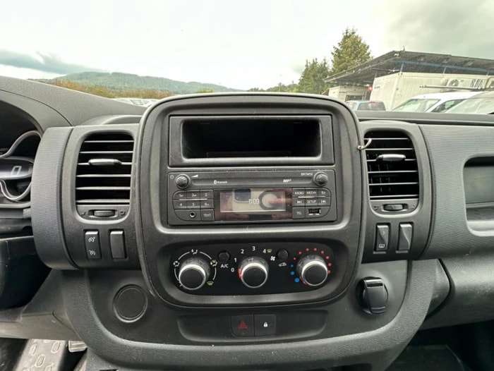 RENAULT Trafic 2.0 dCi 120 3.0t Access L1H1-image-9