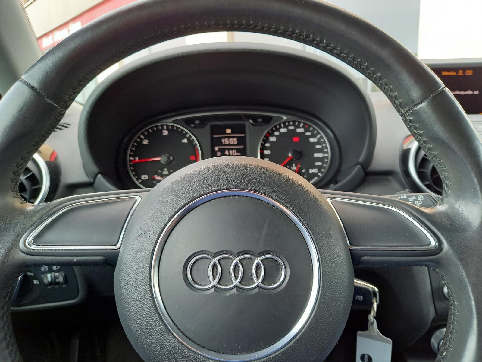 AUDI A1 1.6 TDI Ambition **frisch ab MFK, Service und Zahnriemen mit Wasserpumpe ersetzt**-image-4