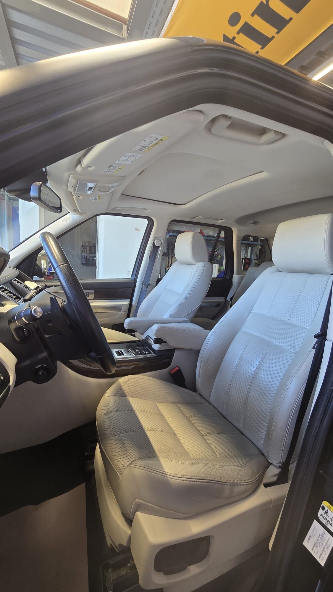 LAND ROVER Range Rover Sport 3.0 TDV6 HSE Automatic-image-4