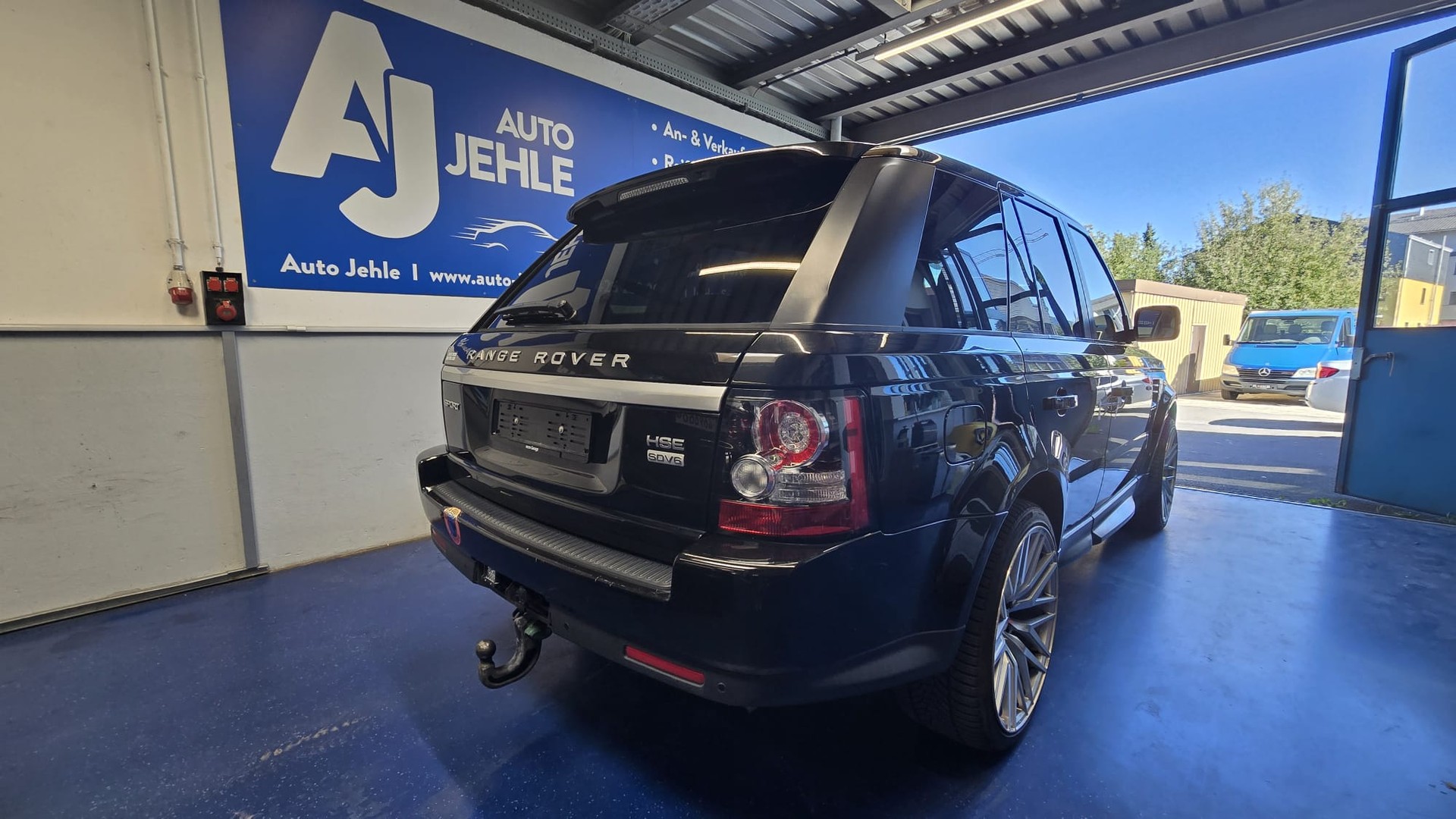 LAND ROVER Range Rover Sport 3.0 TDV6 HSE Automatic-image-9