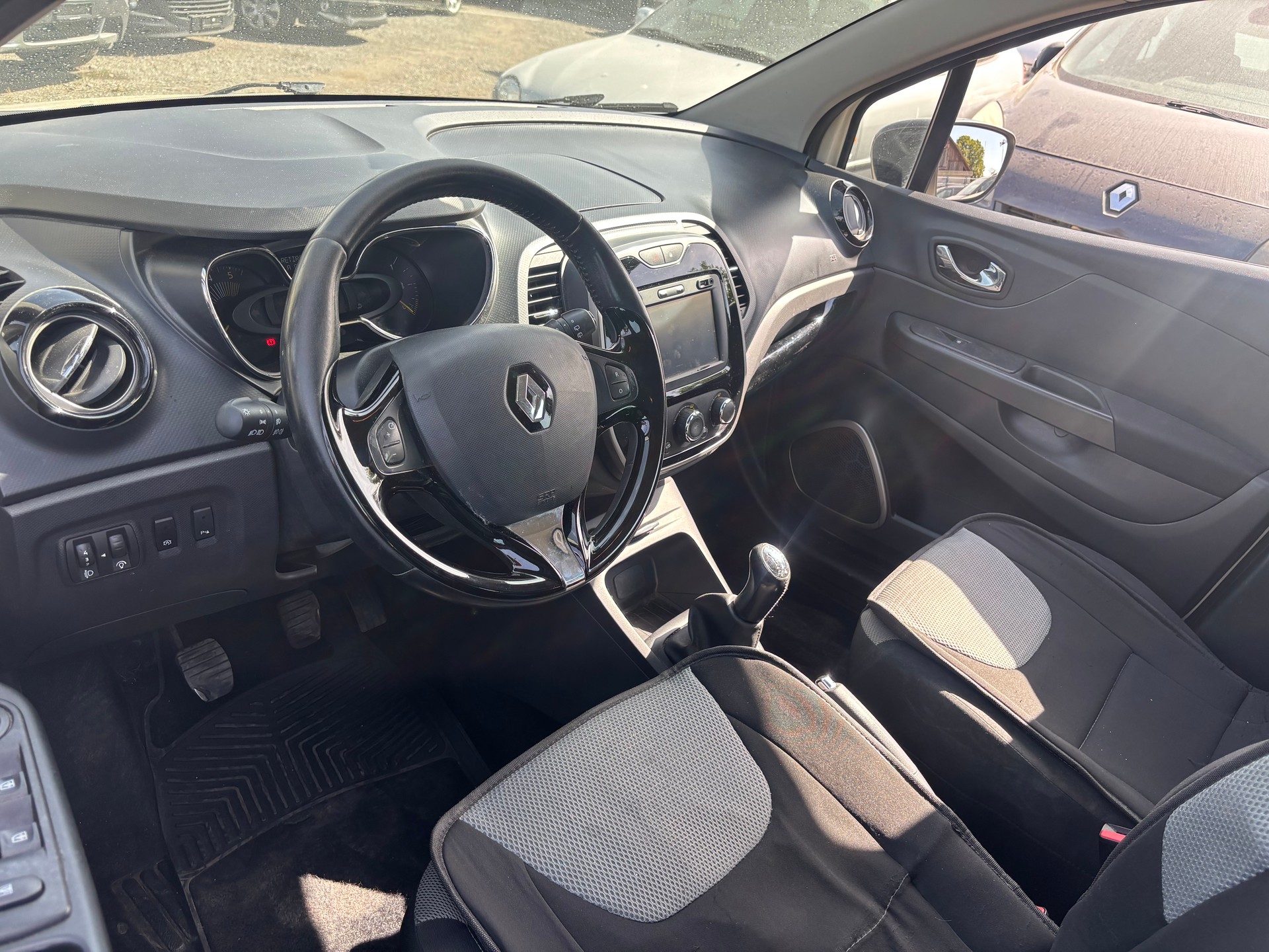 RENAULT Captur 1.5 dCi Dynamique-image-6