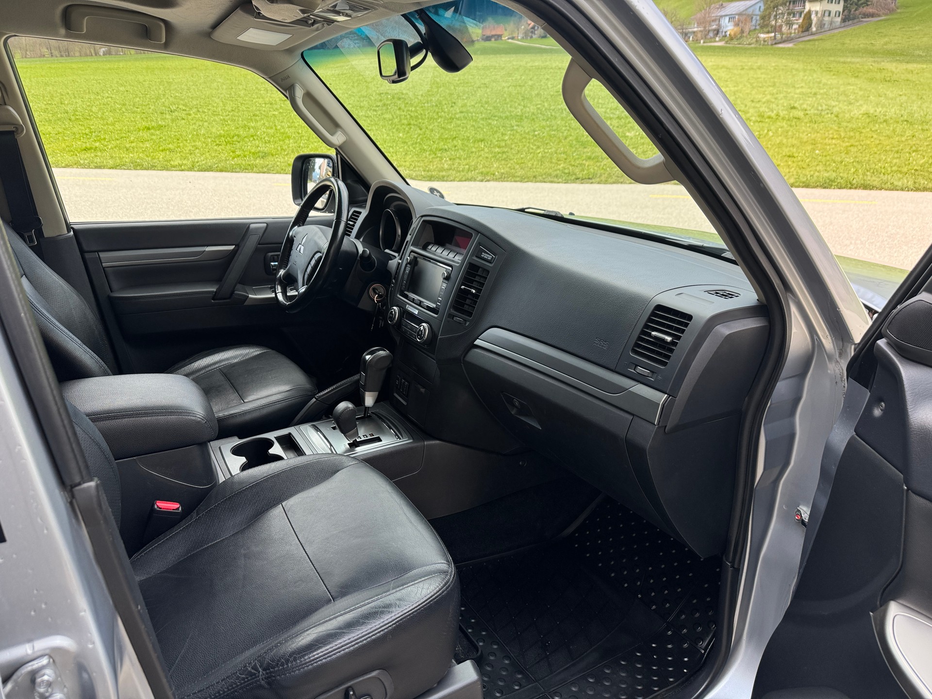 MITSUBISHI Pajero 3.2 DI-D Navigator Automatic-image-6