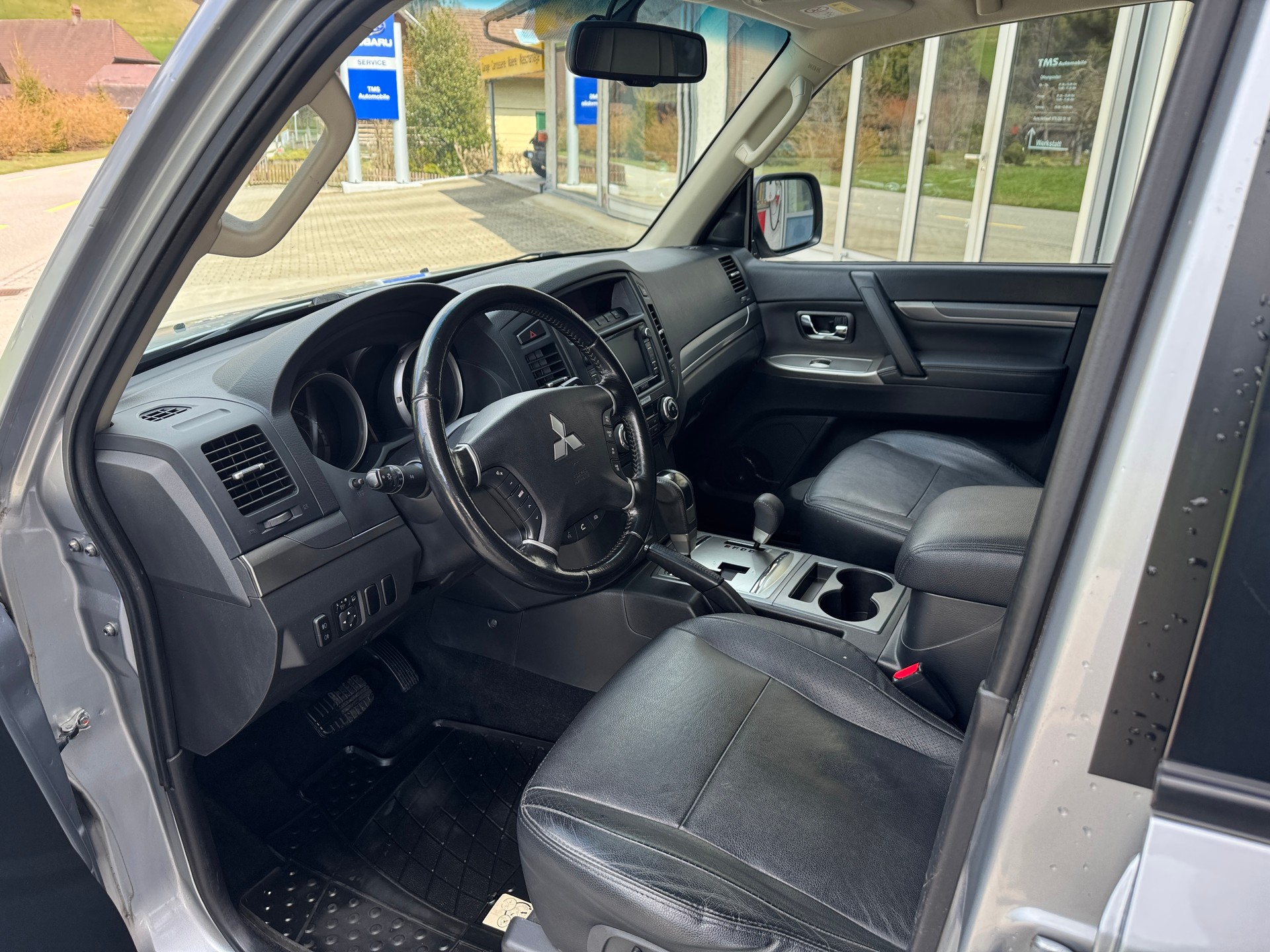 MITSUBISHI Pajero 3.2 DI-D Navigator Automatic-image-9