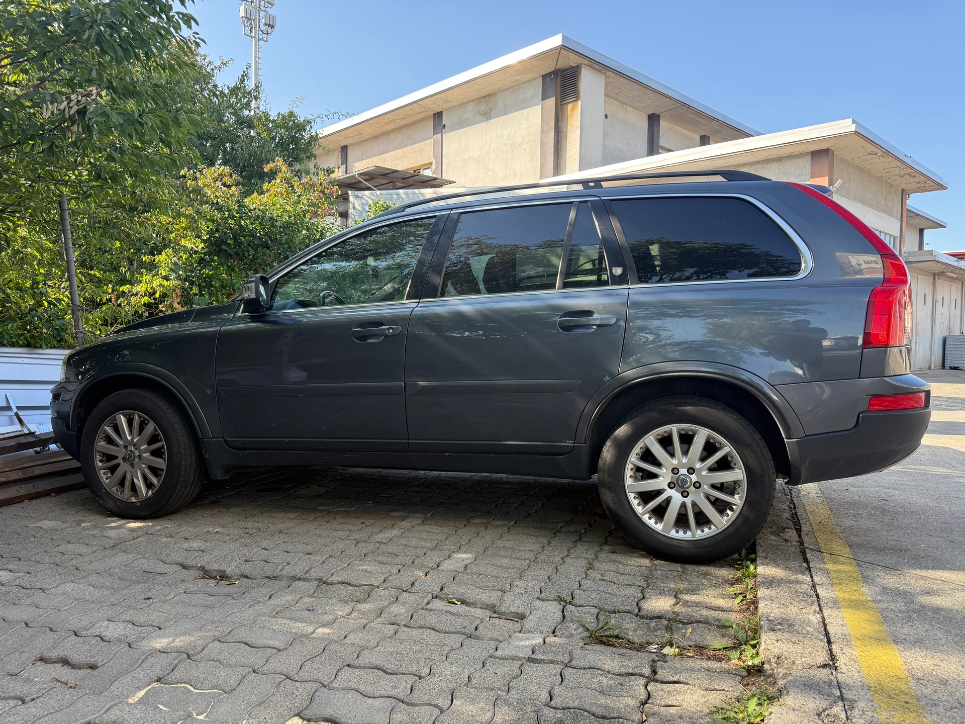 VOLVO XC90 D5 AWD Momentum-image-8