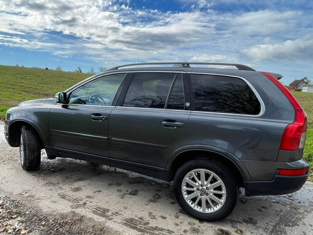 VOLVO XC90 D5 AWD Momentum-image-2