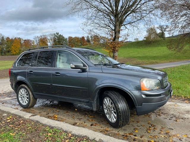 VOLVO XC90 D5 AWD Momentum-image-1