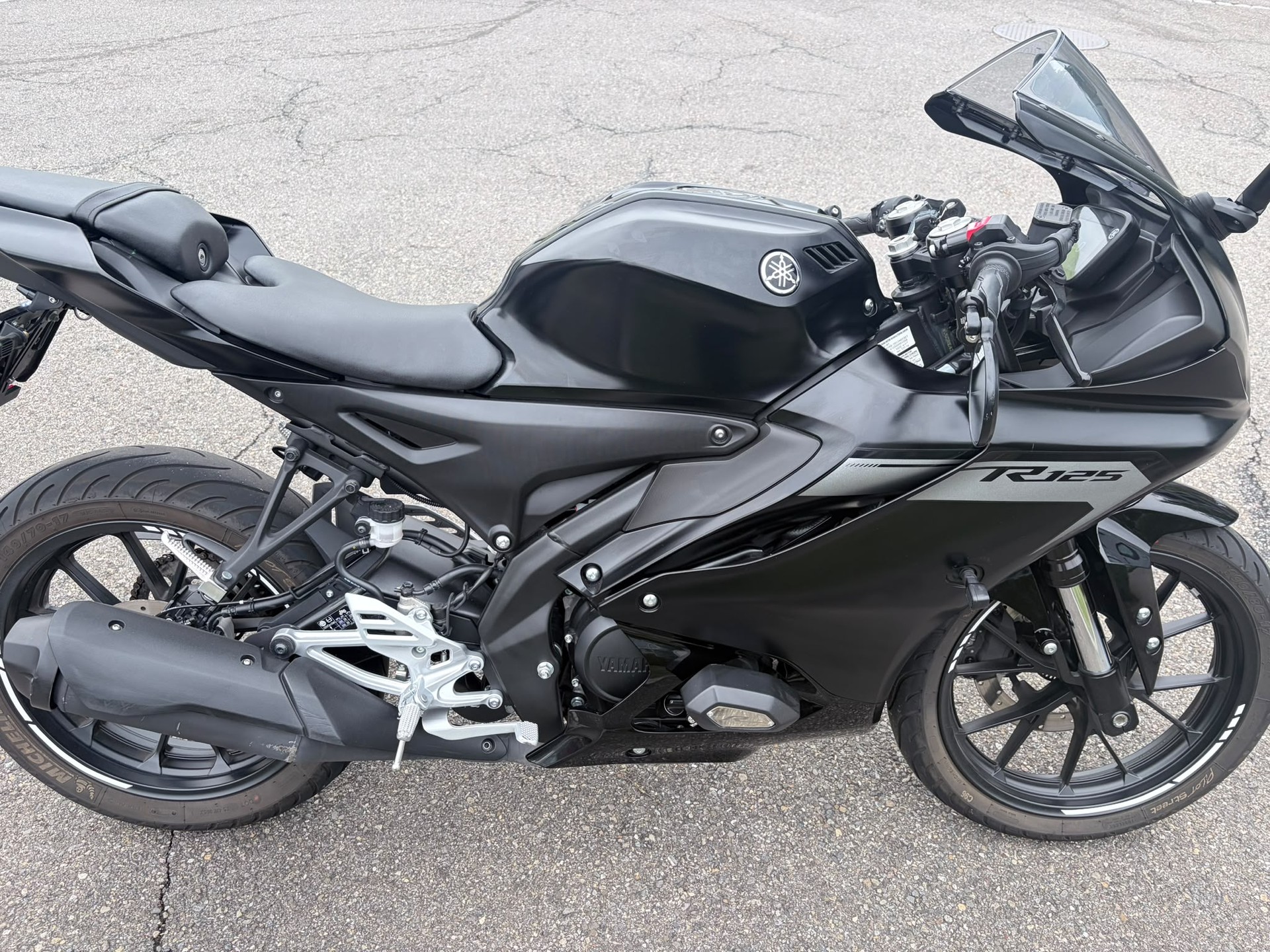 YAMAHA YZF-R 125 ABS-showroom-element-1
