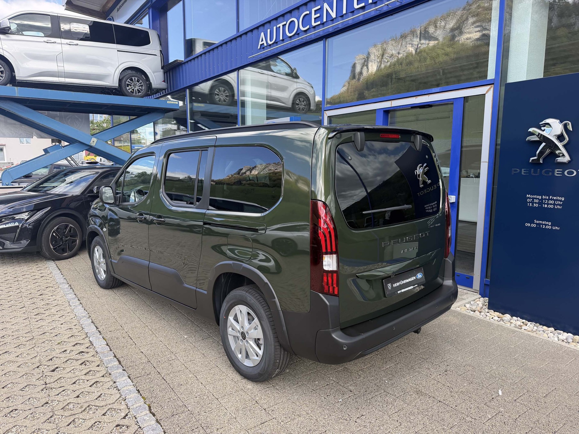 PEUGEOT Rifter Long 1.5 HDi 7-Plätzer Family Edition 1.9% Leasing-image-2