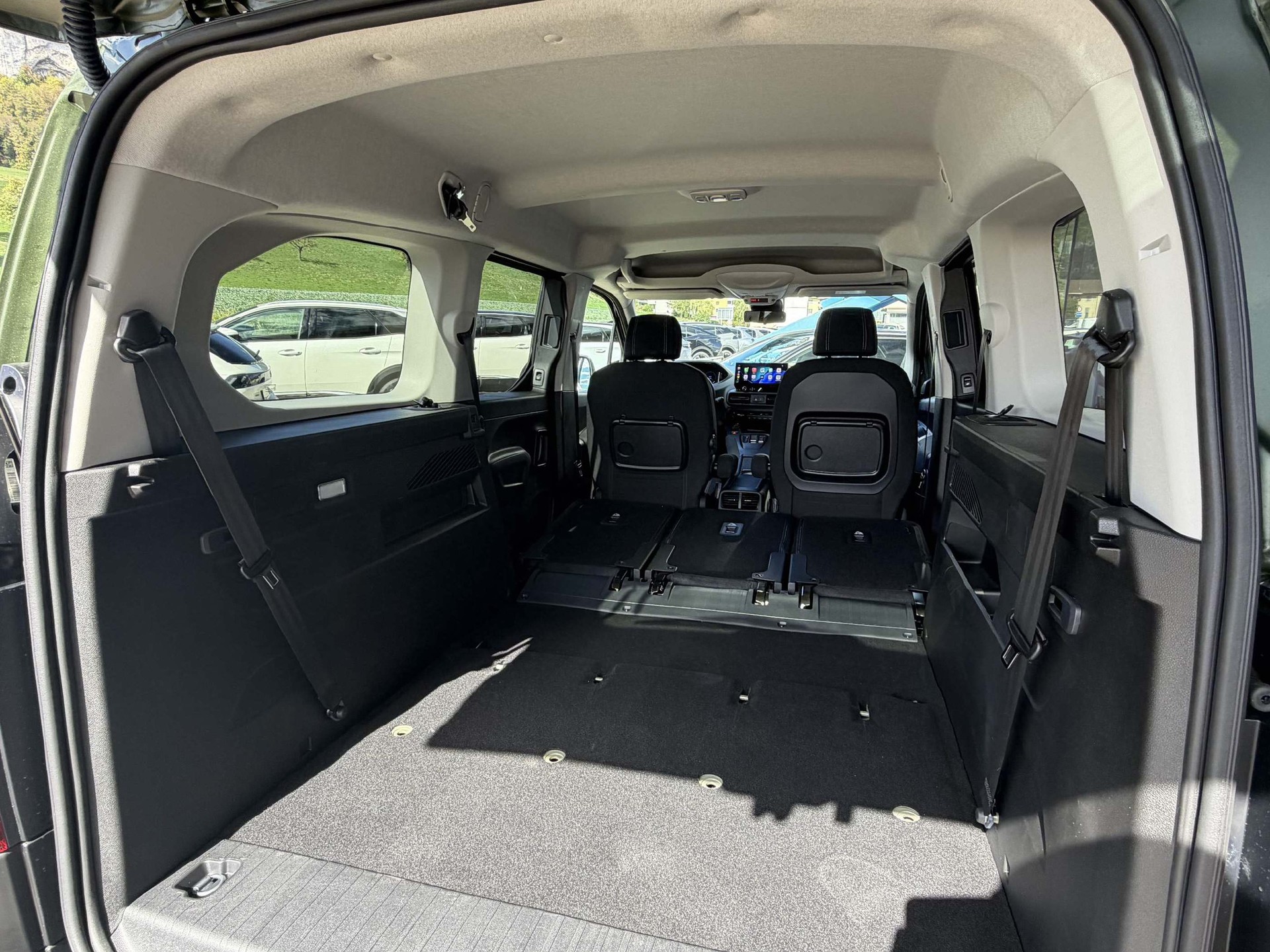 PEUGEOT Rifter Long 1.5 HDi 7-Plätzer Family Edition 1.9% Leasing-image-12