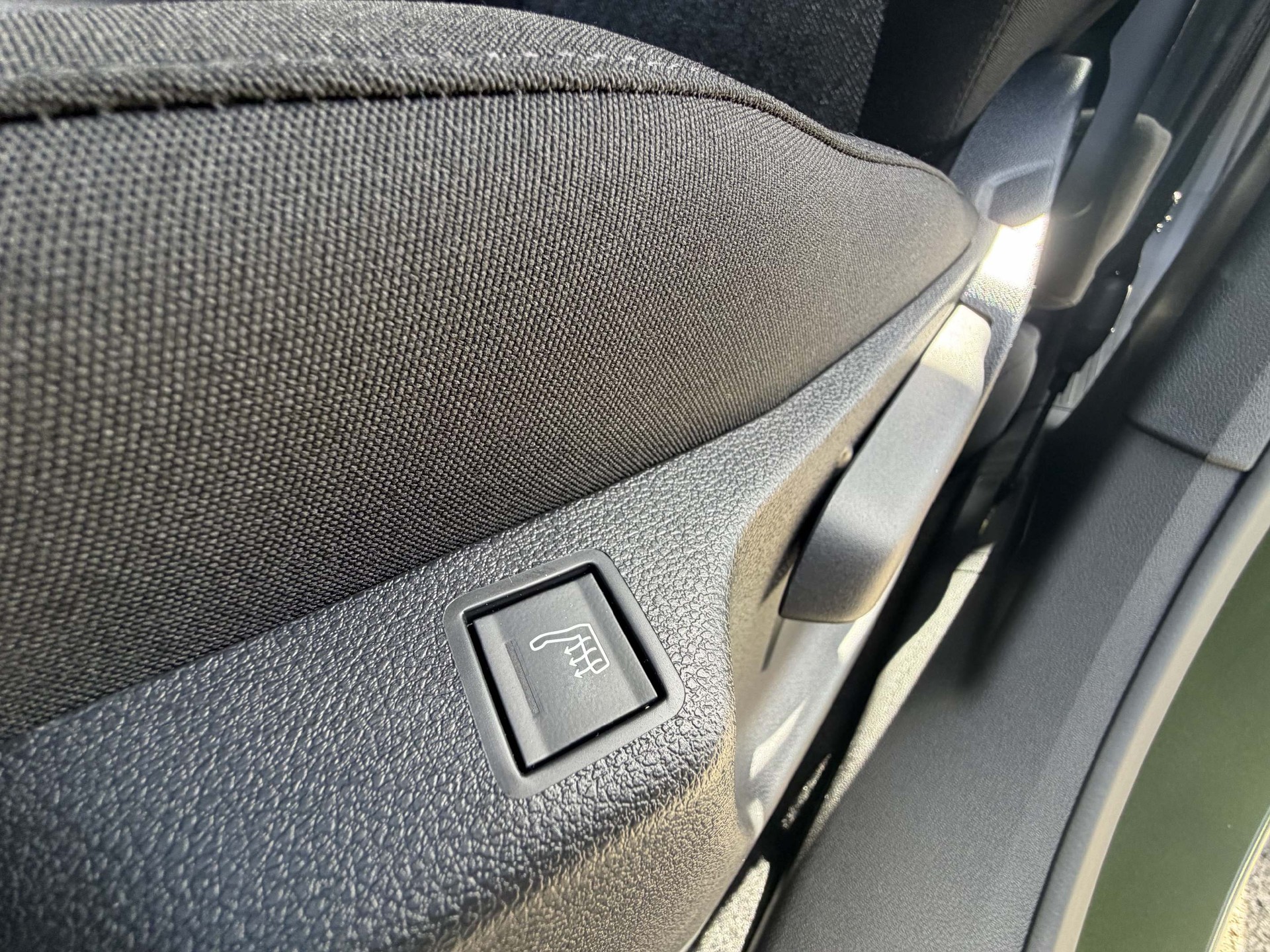 PEUGEOT Rifter Long 1.5 HDi 7-Plätzer Family Edition 1.9% Leasing-image-10