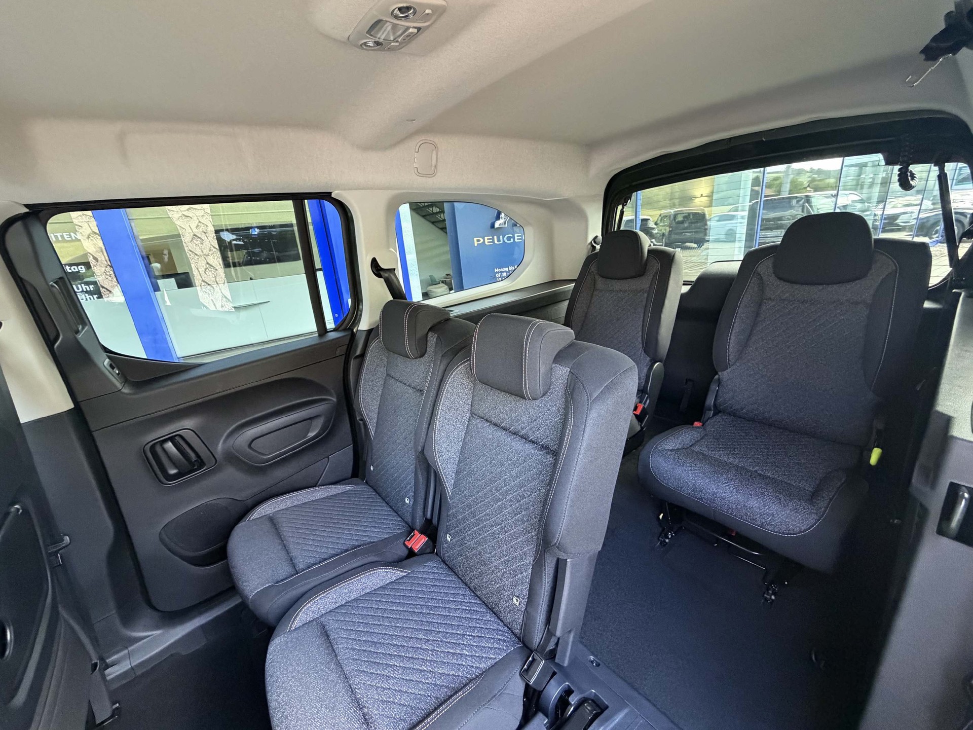 PEUGEOT Rifter Long 1.5 HDi 7-Plätzer Family Edition 1.9% Leasing-image-15