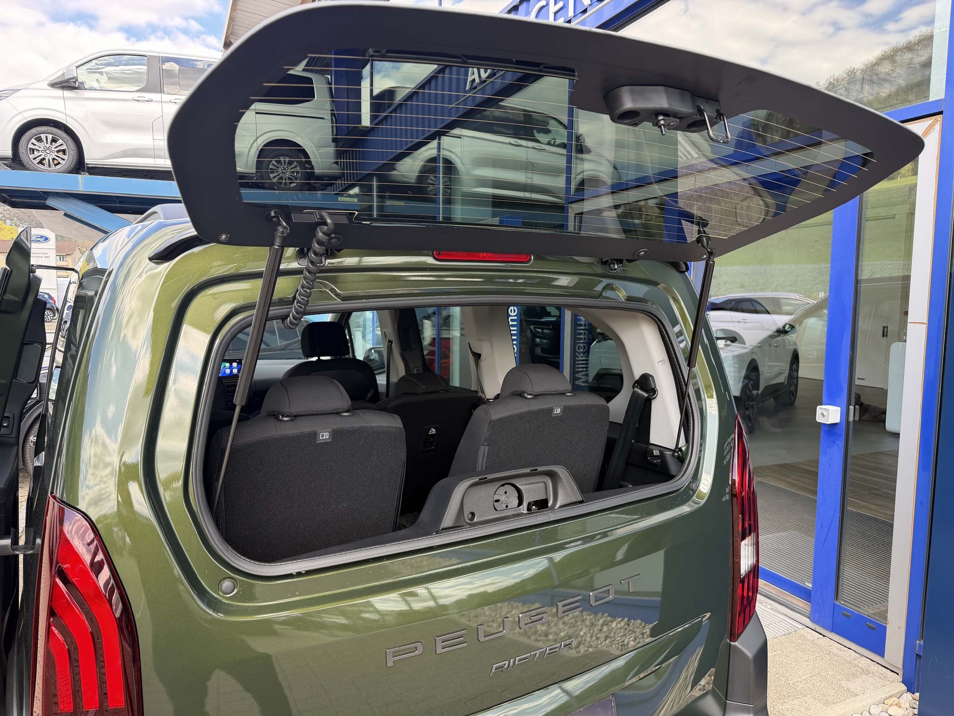 PEUGEOT Rifter Long 1.5 HDi 7-Plätzer Family Edition 1.9% Leasing-image-16