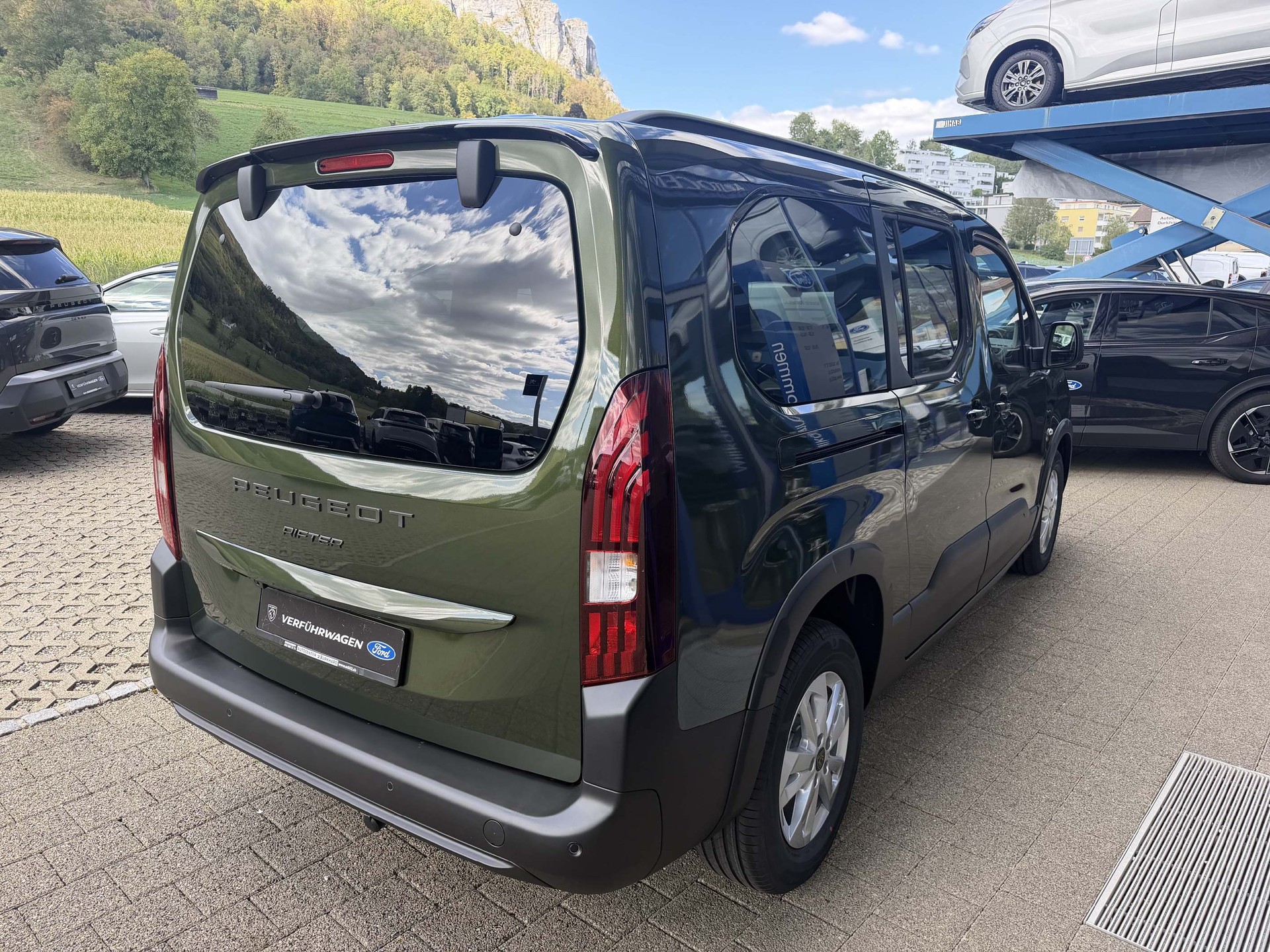 PEUGEOT Rifter Long 1.5 HDi 7-Plätzer Family Edition 1.9% Leasing-image-3