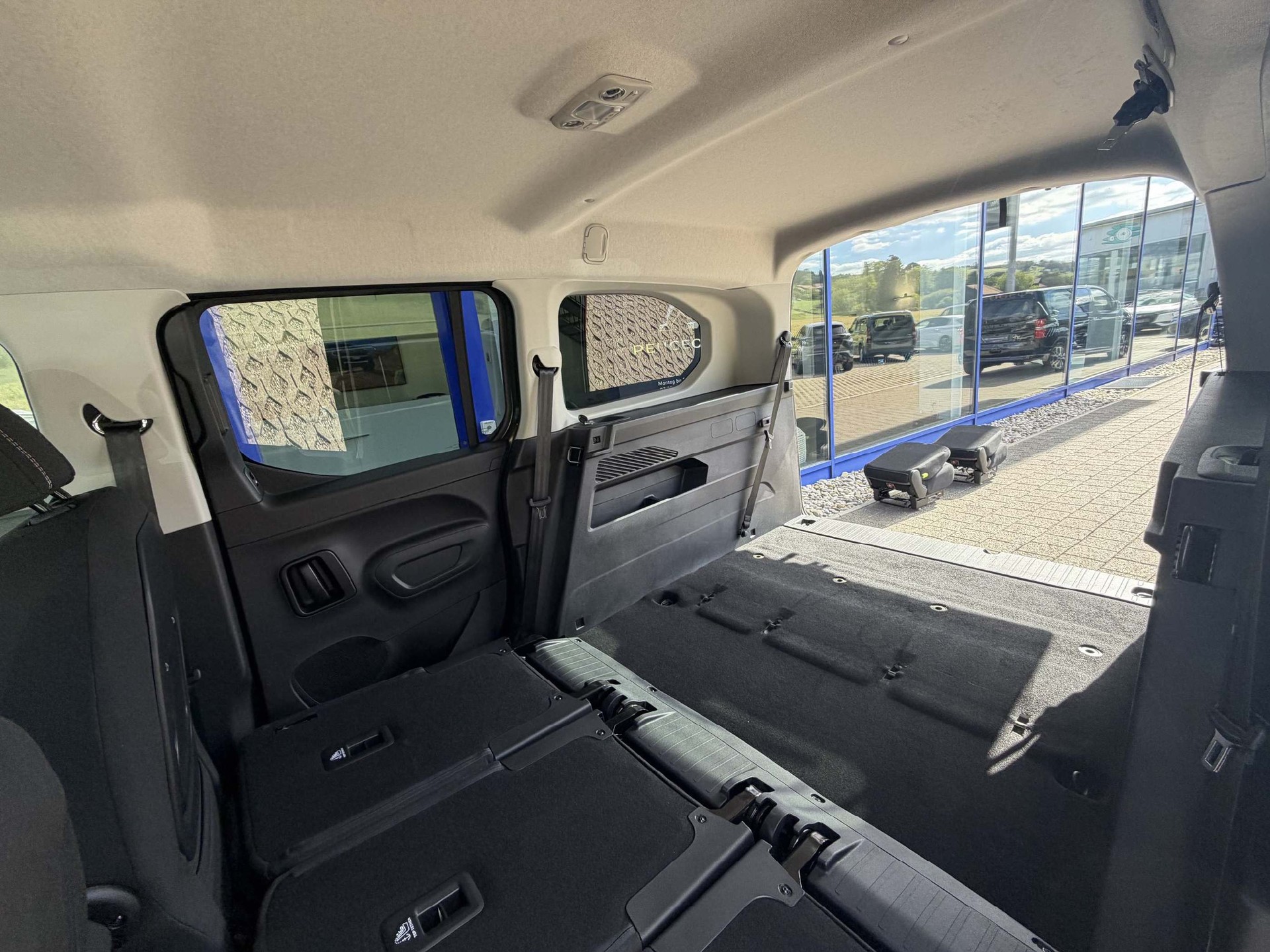 PEUGEOT Rifter Long 1.5 HDi 7-Plätzer Family Edition 1.9% Leasing-image-13