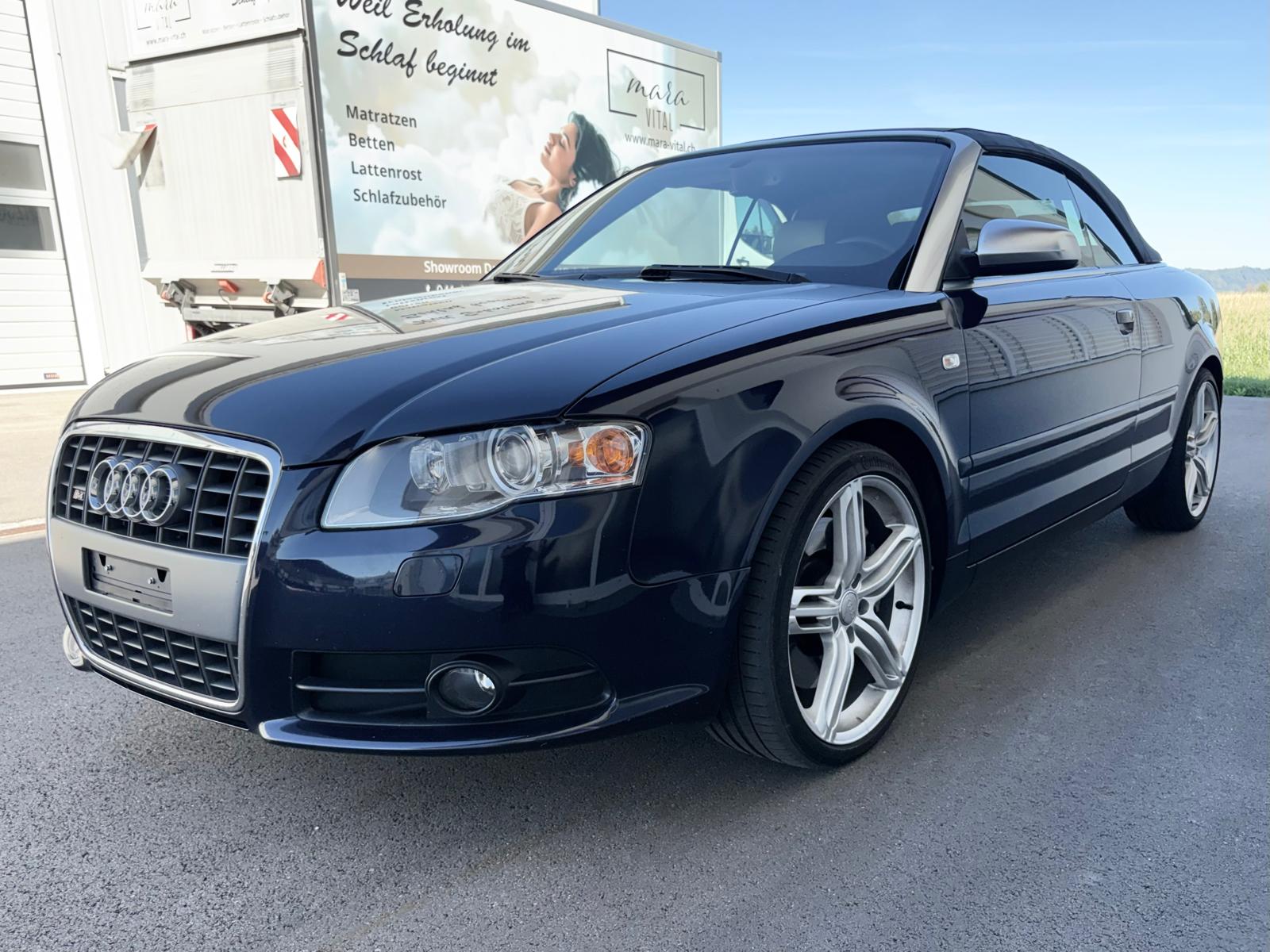AUDI S4 Cabriolet 4.2 V8 quattro-image-0