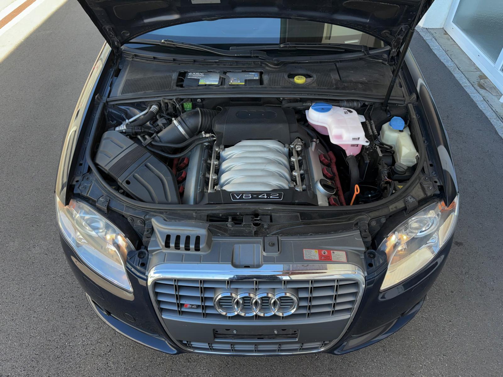 AUDI S4 Cabriolet 4.2 V8 quattro-image-14