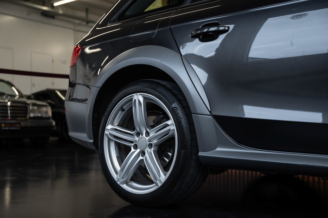 AUDI A4 allroad 3.0 TDI quattro-image-10