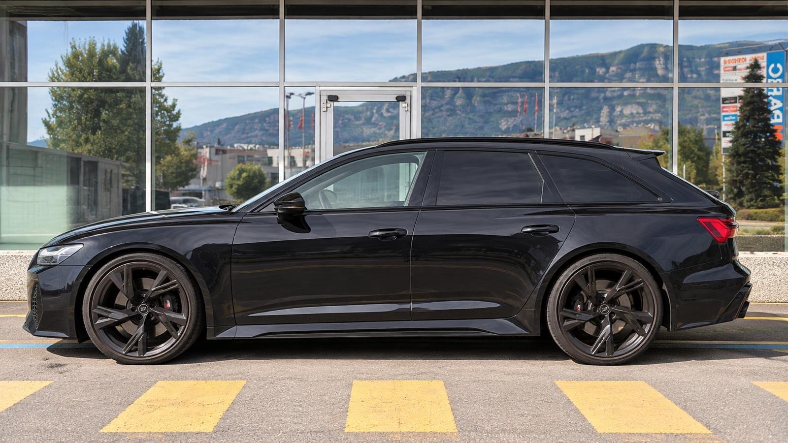 AUDI RS6 Avant 4.0 TFSI V8 quattro-image-2