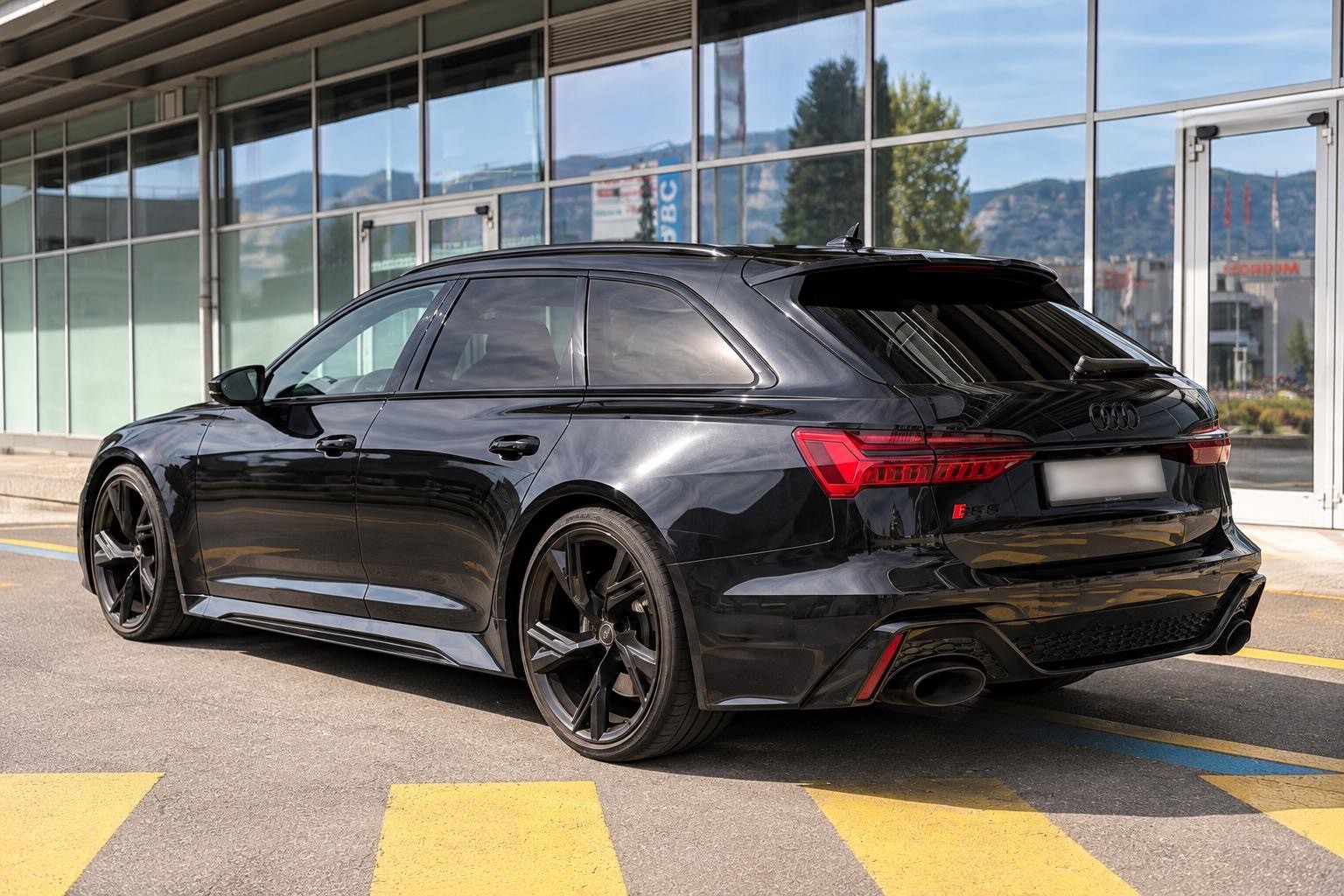 AUDI RS6 Avant 4.0 TFSI V8 quattro-image-3