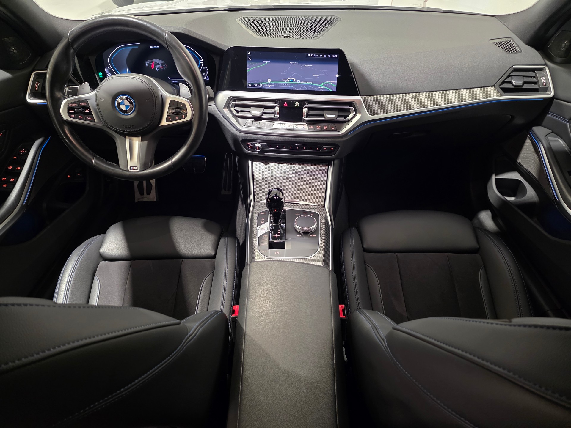 BMW 320e xDrive Touring Pure M Sport Steptronic-image-5