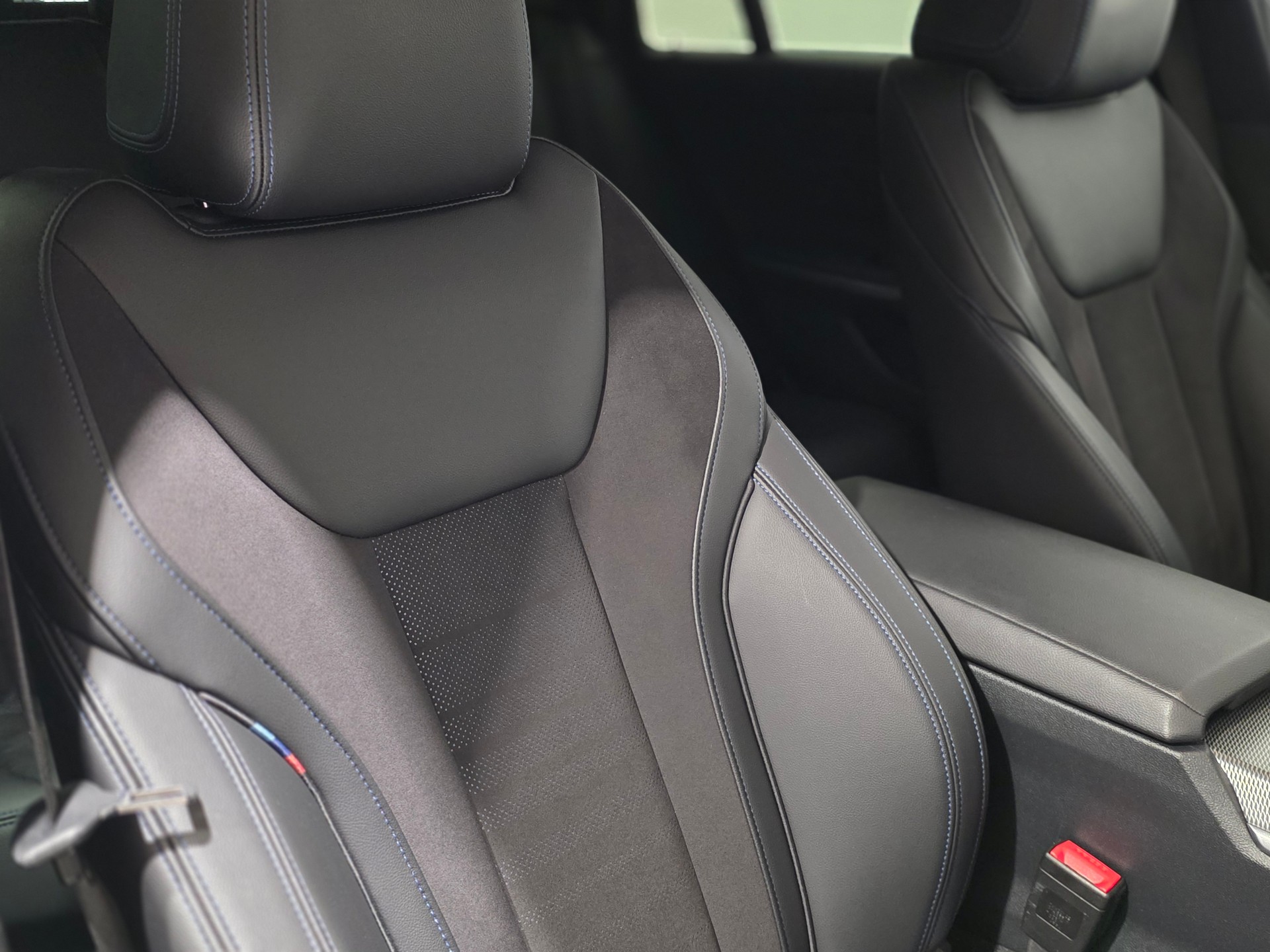 BMW 320e xDrive Touring Pure M Sport Steptronic-image-17