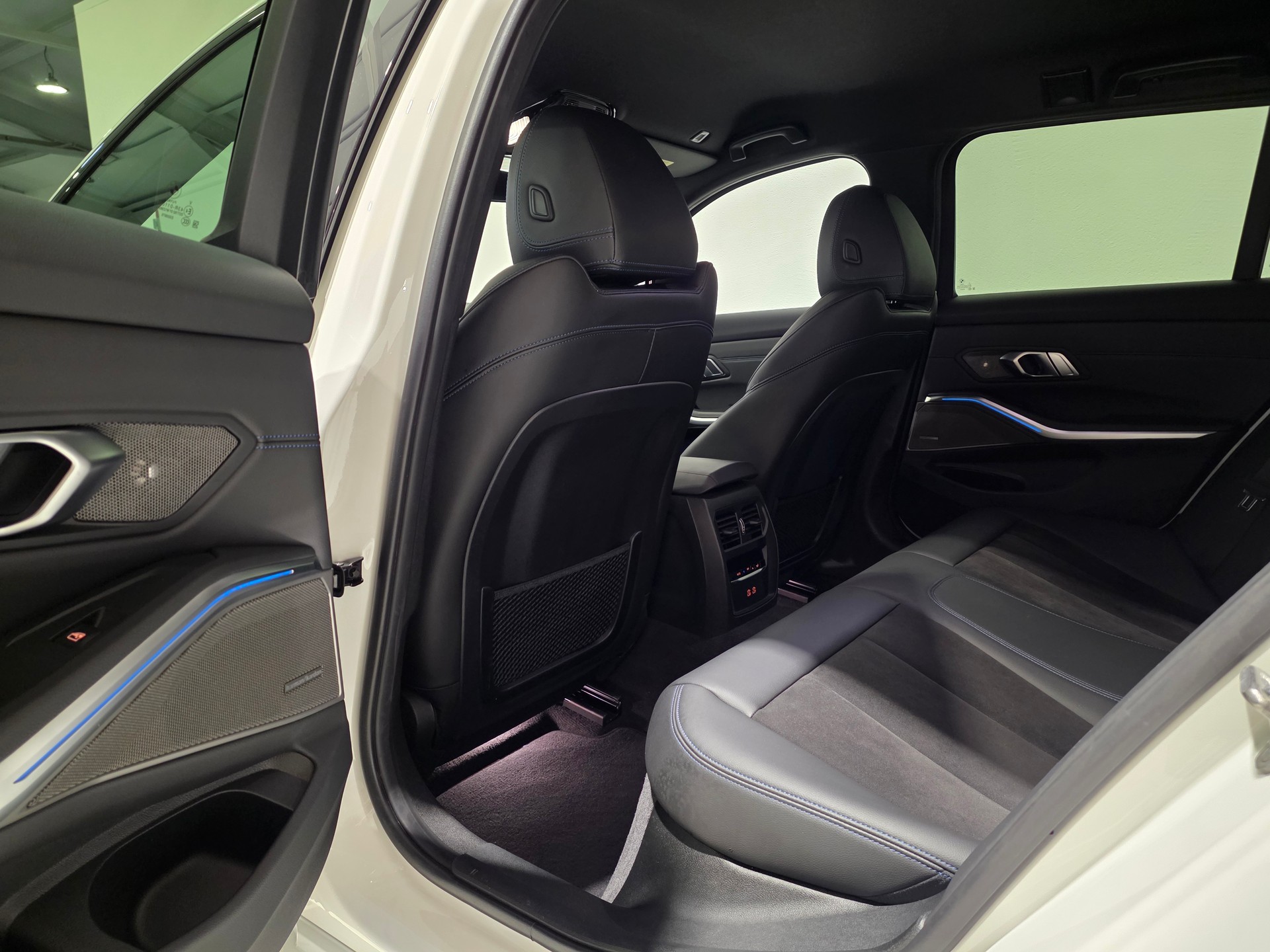 BMW 320e xDrive Touring Pure M Sport Steptronic-image-15
