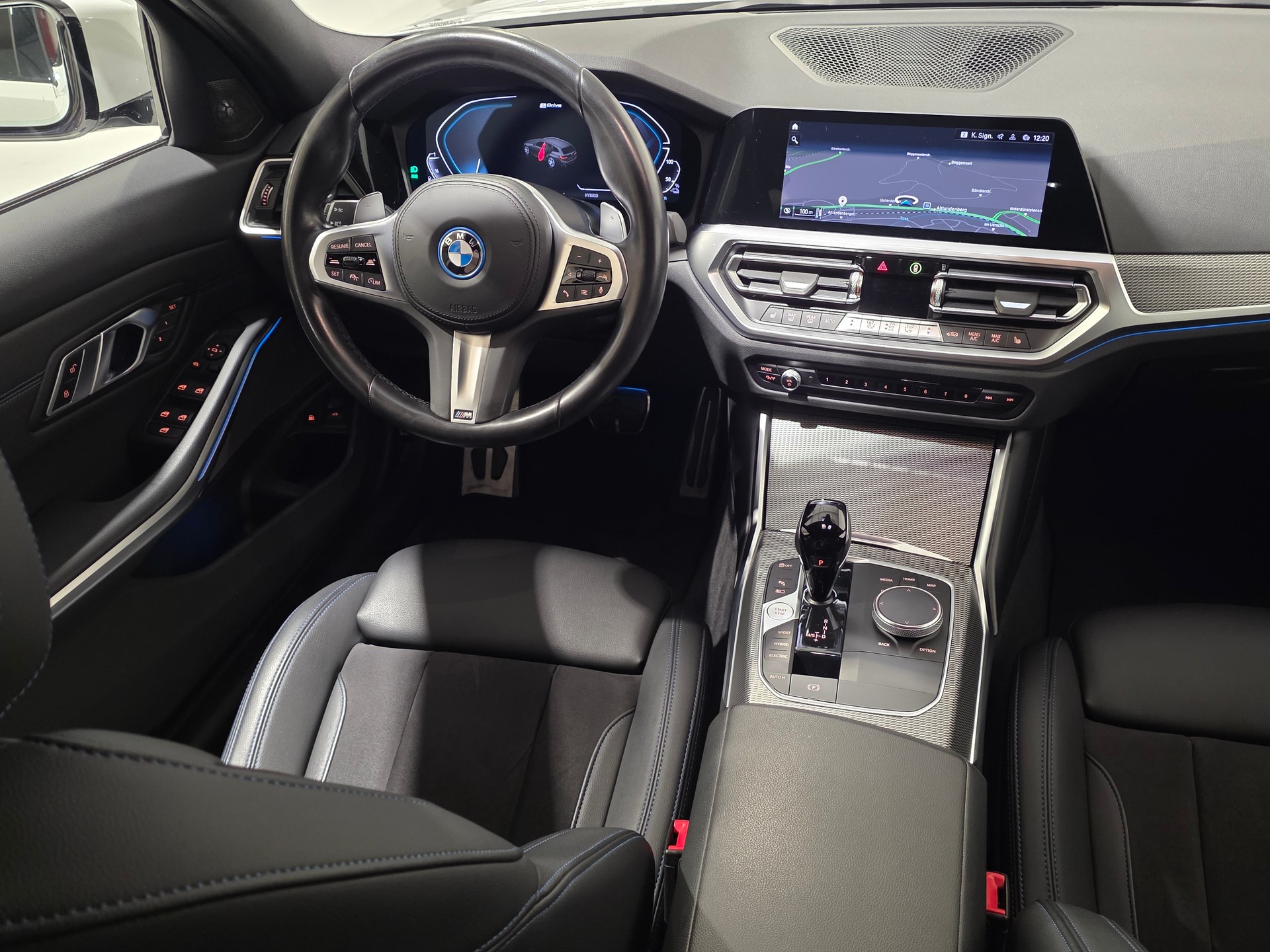 BMW 320e xDrive Touring Pure M Sport Steptronic-image-6