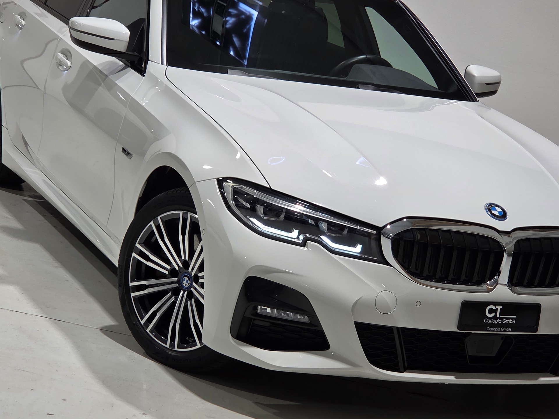 BMW 320e xDrive Touring Pure M Sport Steptronic-image-24