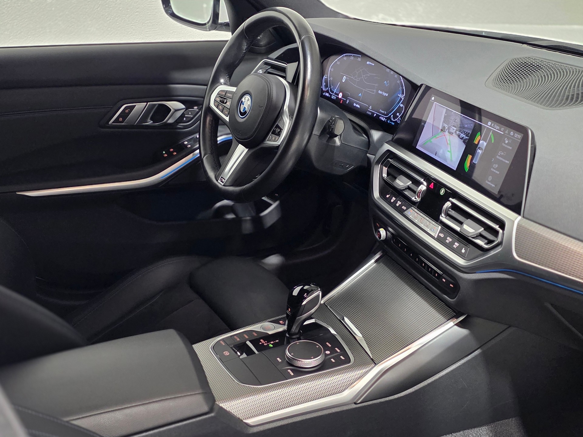 BMW 320e xDrive Touring Pure M Sport Steptronic-image-19