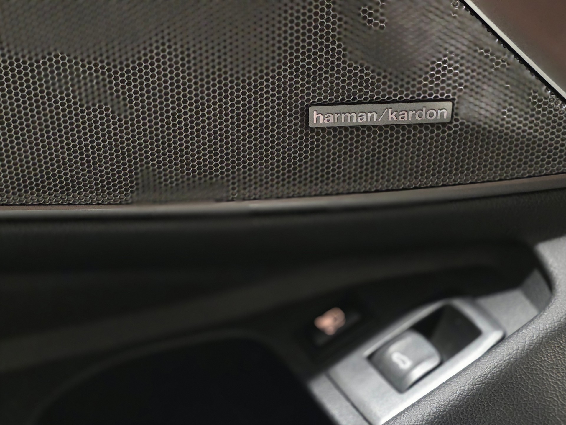 BMW 320e xDrive Touring Pure M Sport Steptronic-image-14