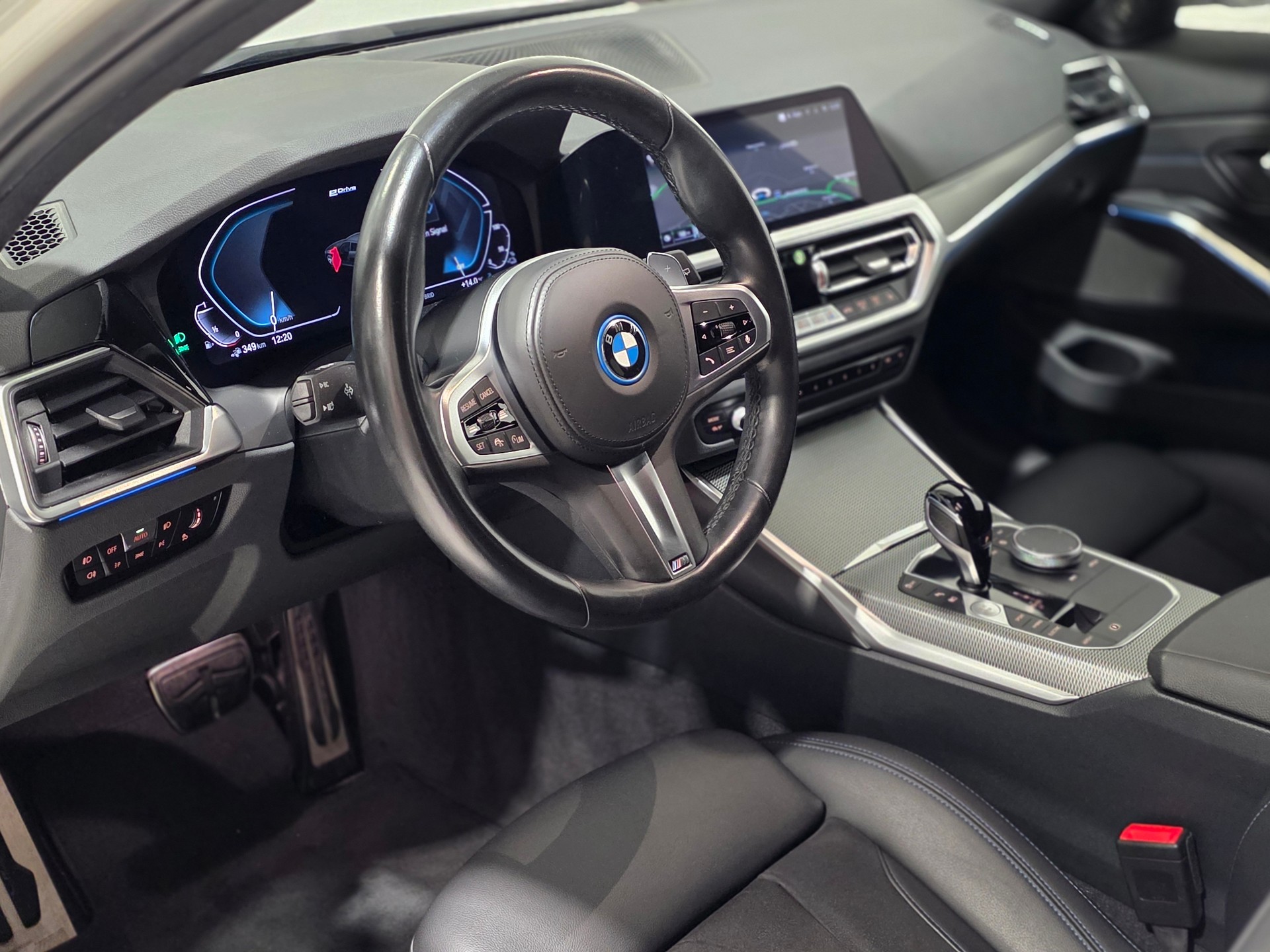 BMW 320e xDrive Touring Pure M Sport Steptronic-image-7