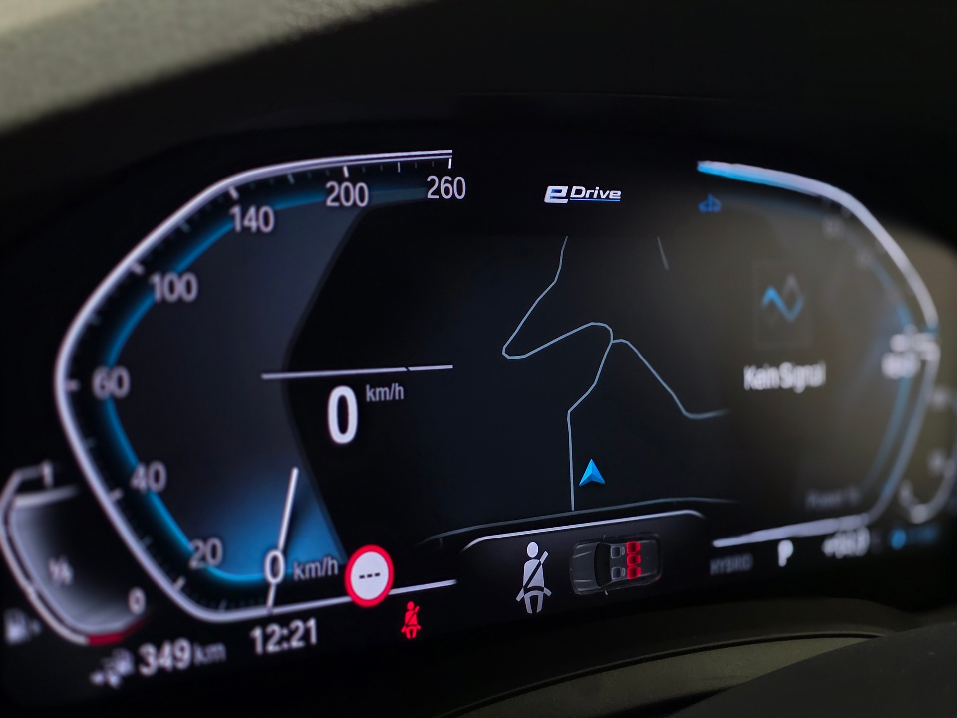 BMW 320e xDrive Touring Pure M Sport Steptronic-image-9