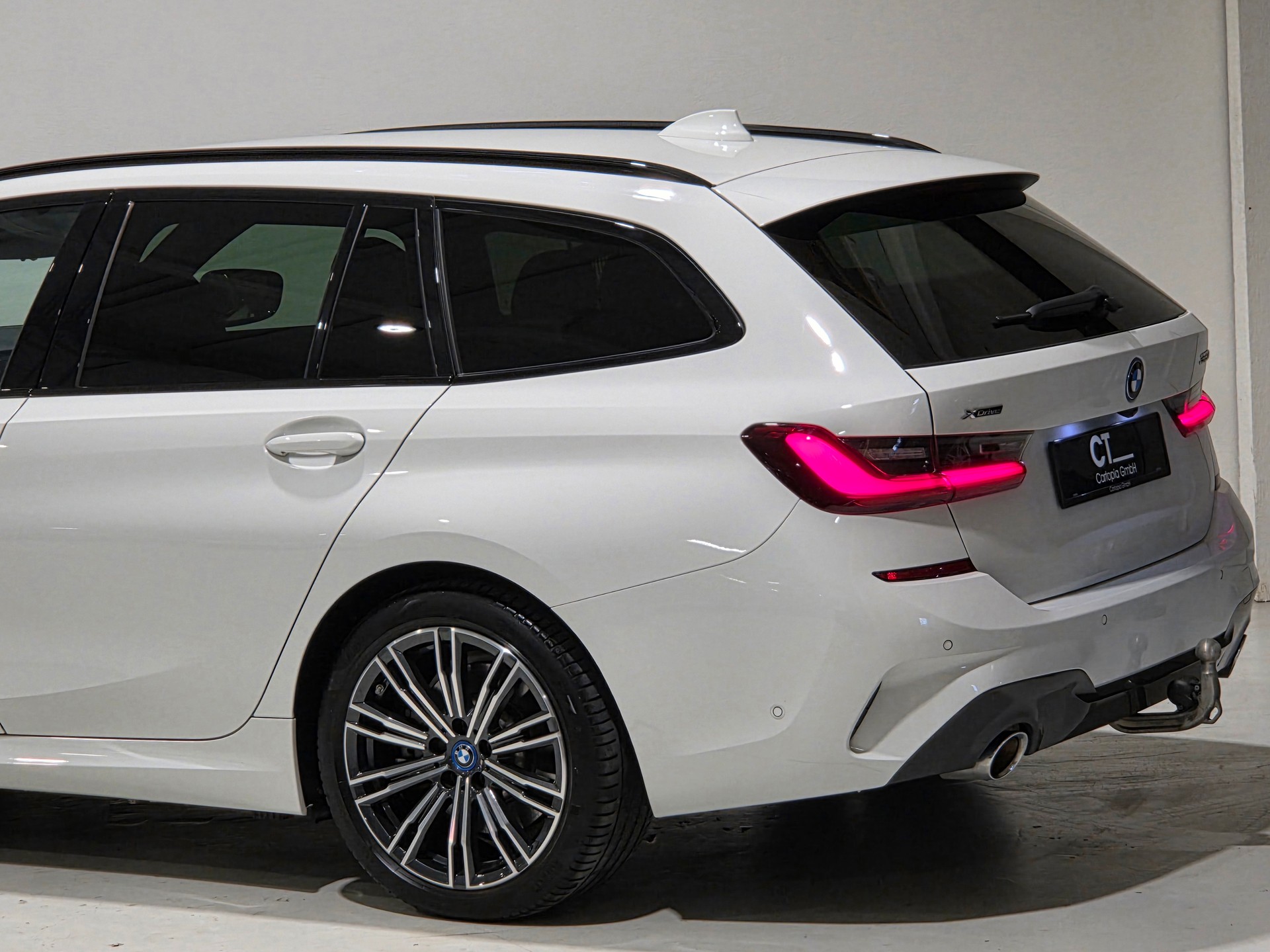BMW 320e xDrive Touring Pure M Sport Steptronic-image-3