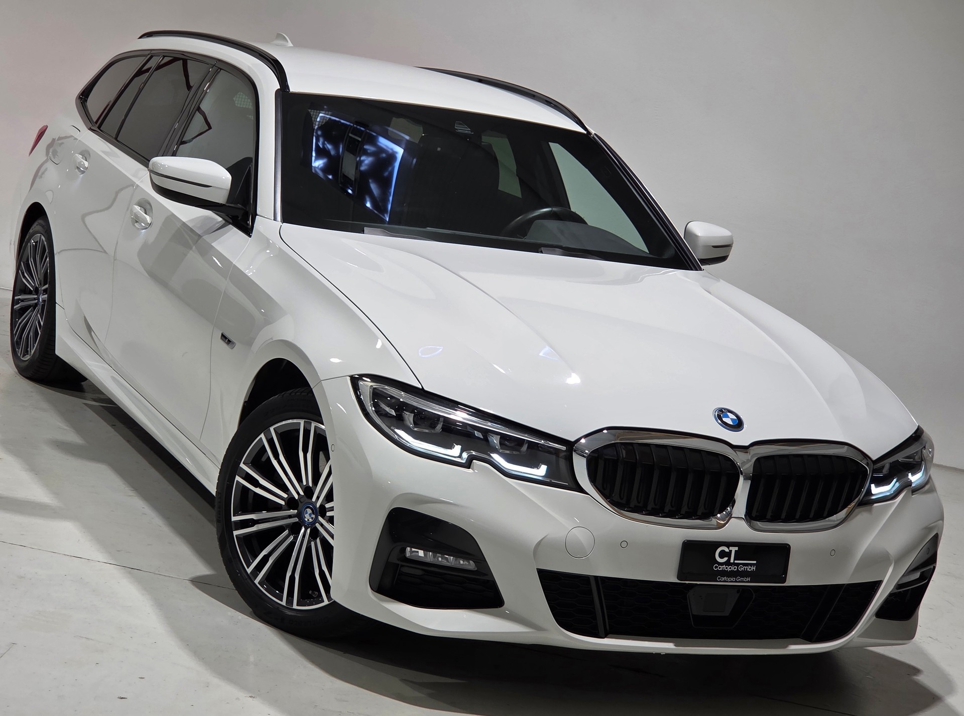 BMW 320e xDrive Touring Pure M Sport Steptronic-image-25