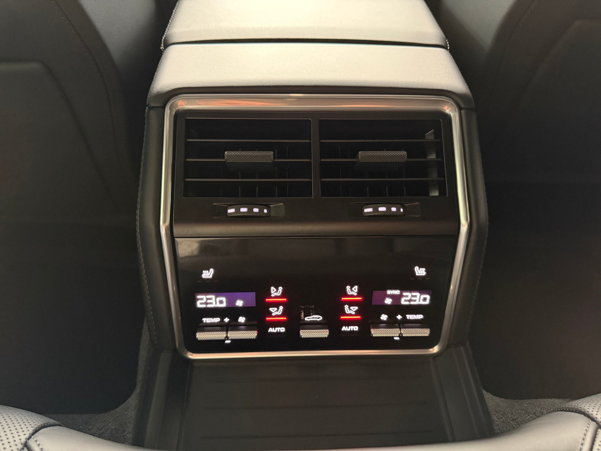 PORSCHE Panamera 4 E-Hybrid PDK-image-18