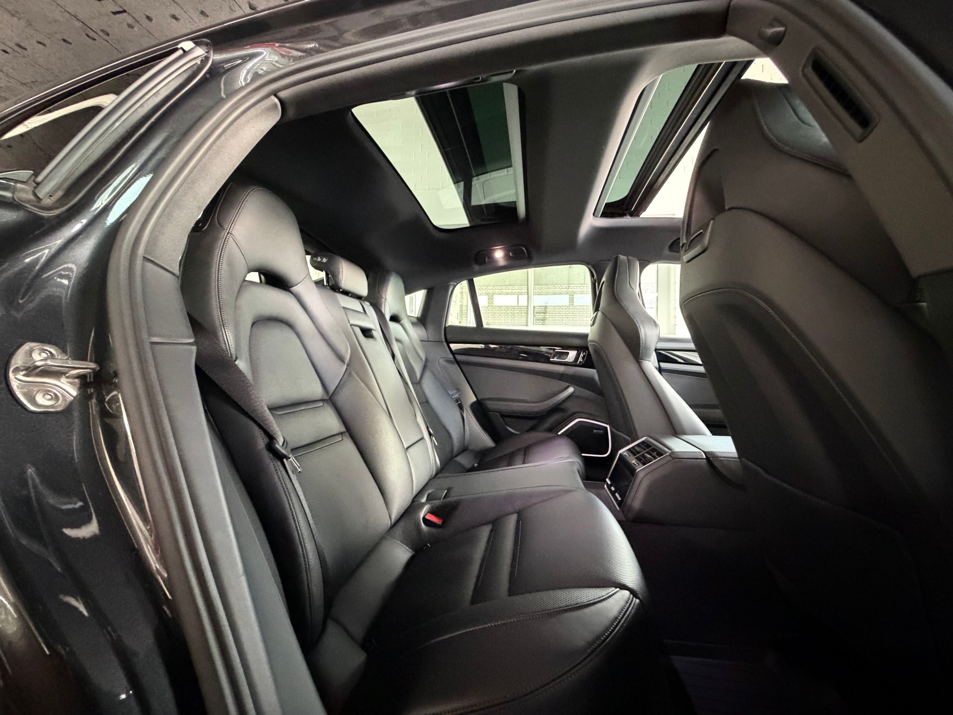 PORSCHE Panamera 4 E-Hybrid PDK-image-8