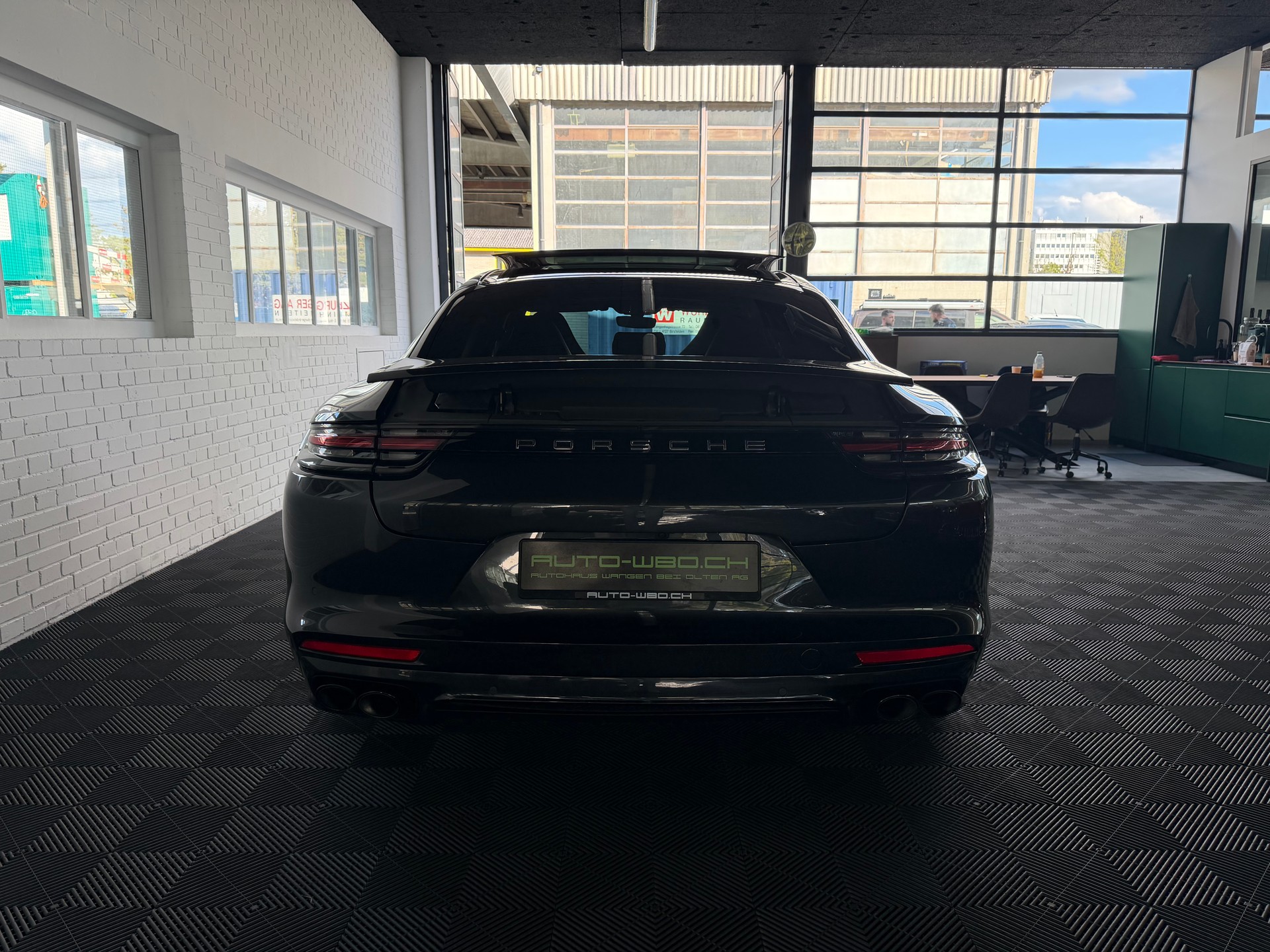 PORSCHE Panamera 4 E-Hybrid PDK-image-3