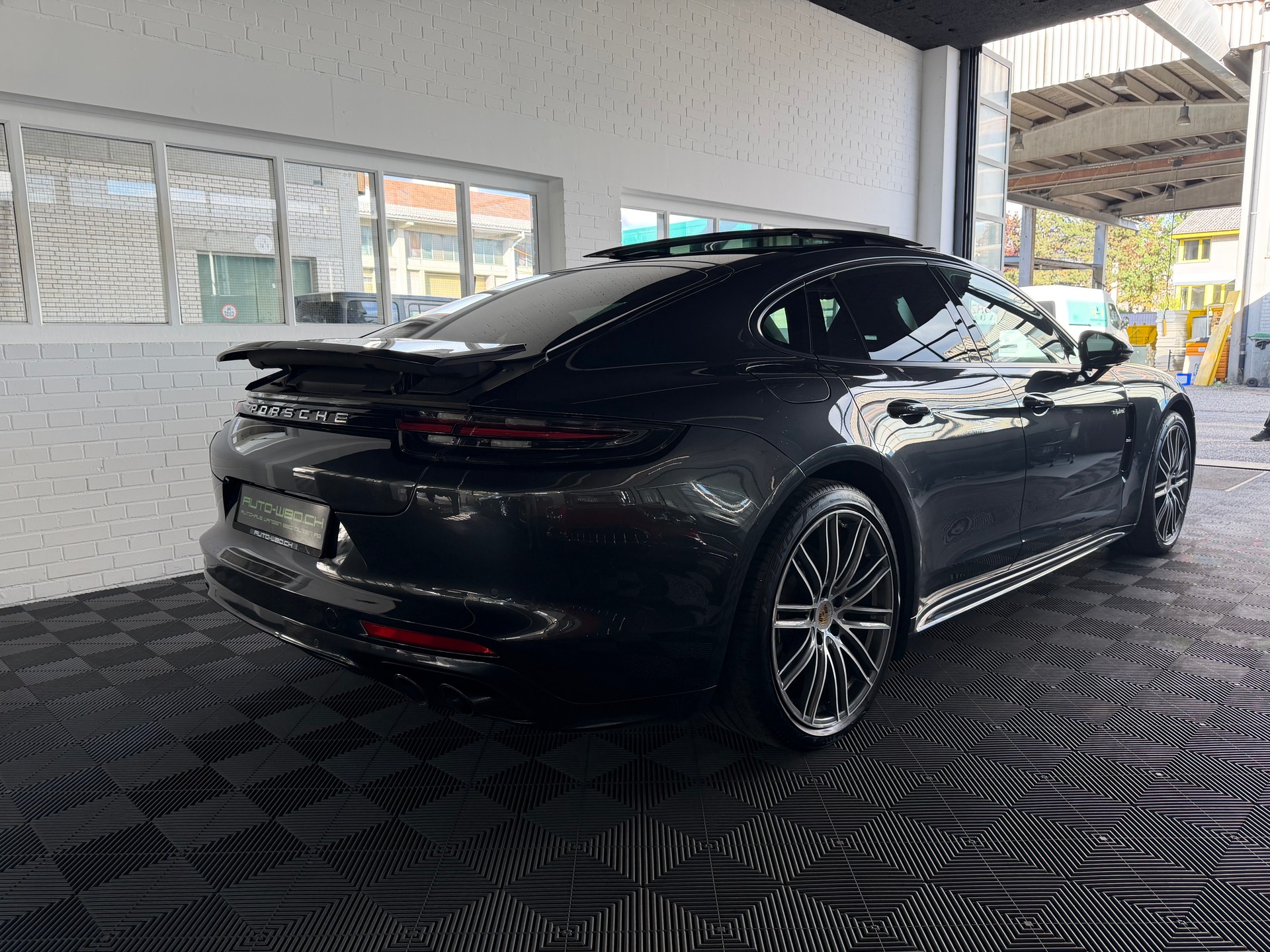 PORSCHE Panamera 4 E-Hybrid PDK-image-2
