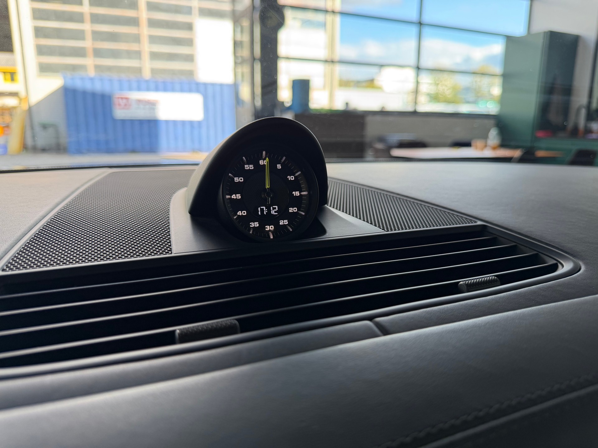 PORSCHE Panamera 4 E-Hybrid PDK-image-15