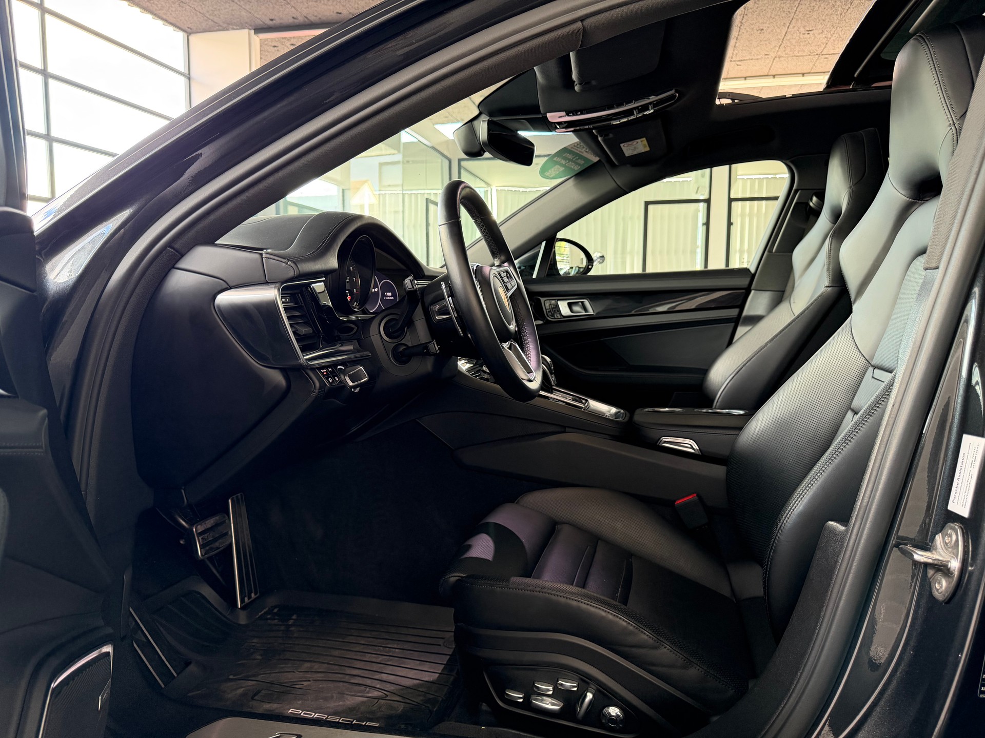 PORSCHE Panamera 4 E-Hybrid PDK-image-10